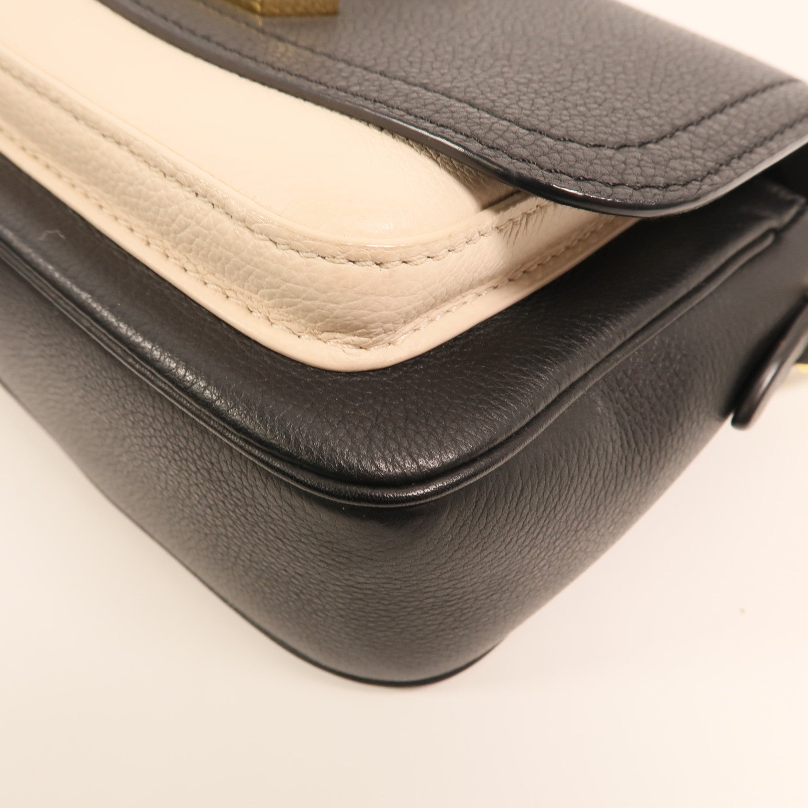 LOUIS VUITTON 牛皮皮革Lockme Tender金扣肩背袋
