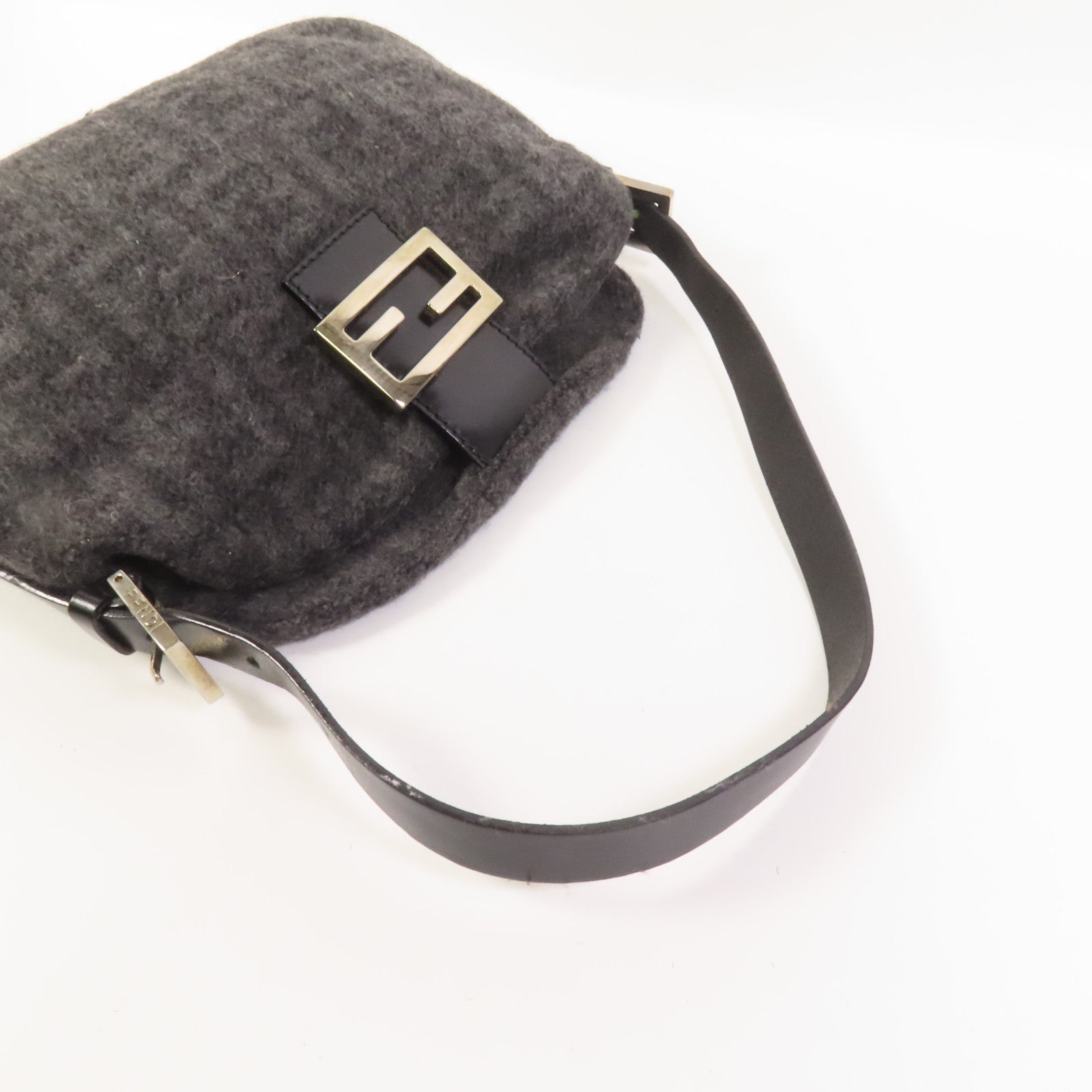 FENDI 羊毛Croissant銀扣肩背袋