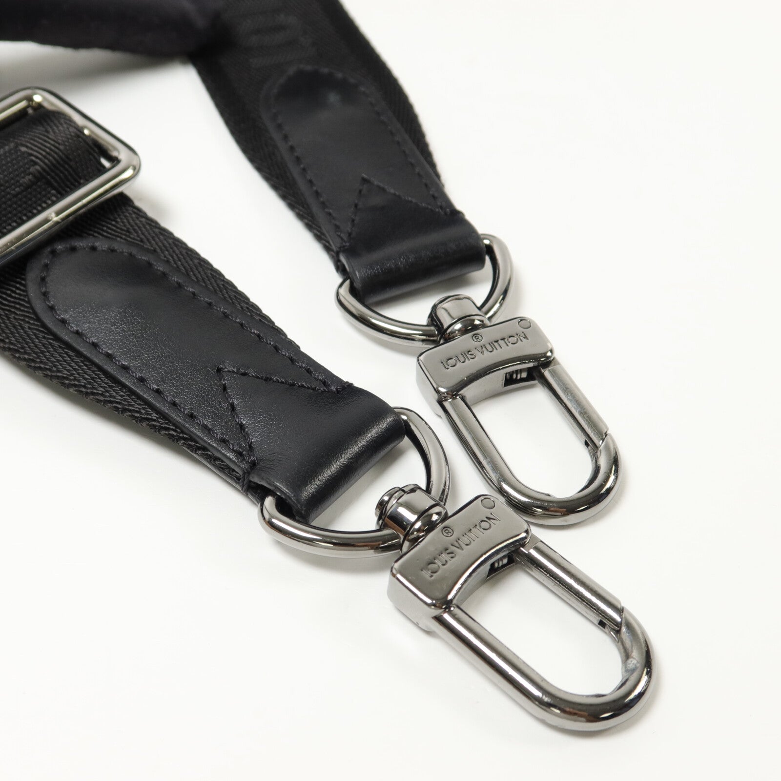 LOUIS VUITTON Monogram Eclipse City Keepall肩背袋