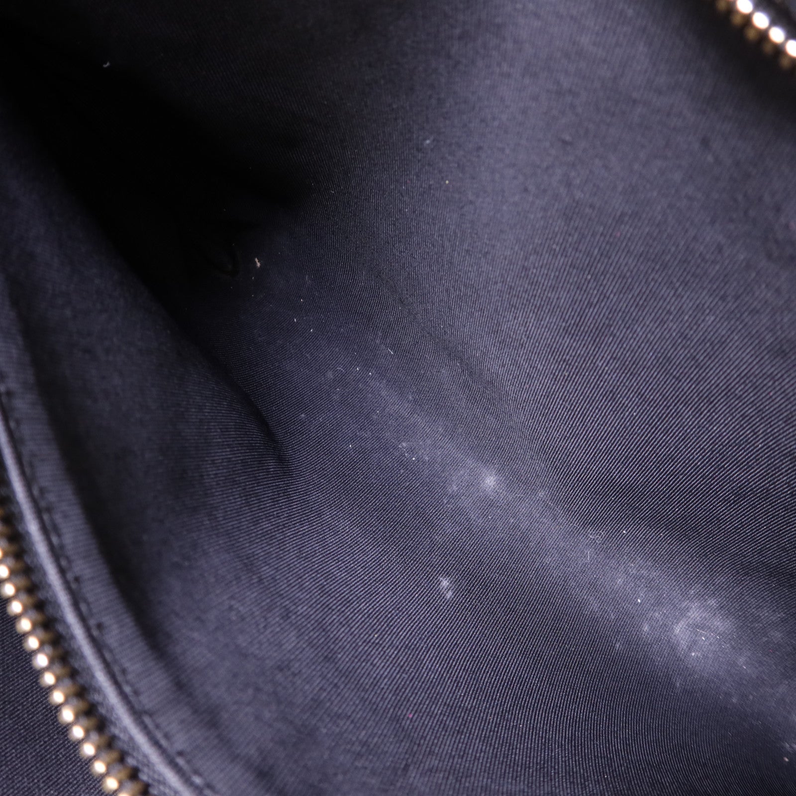 CHANEL 牛皮皮革Pouch金扣手拿包