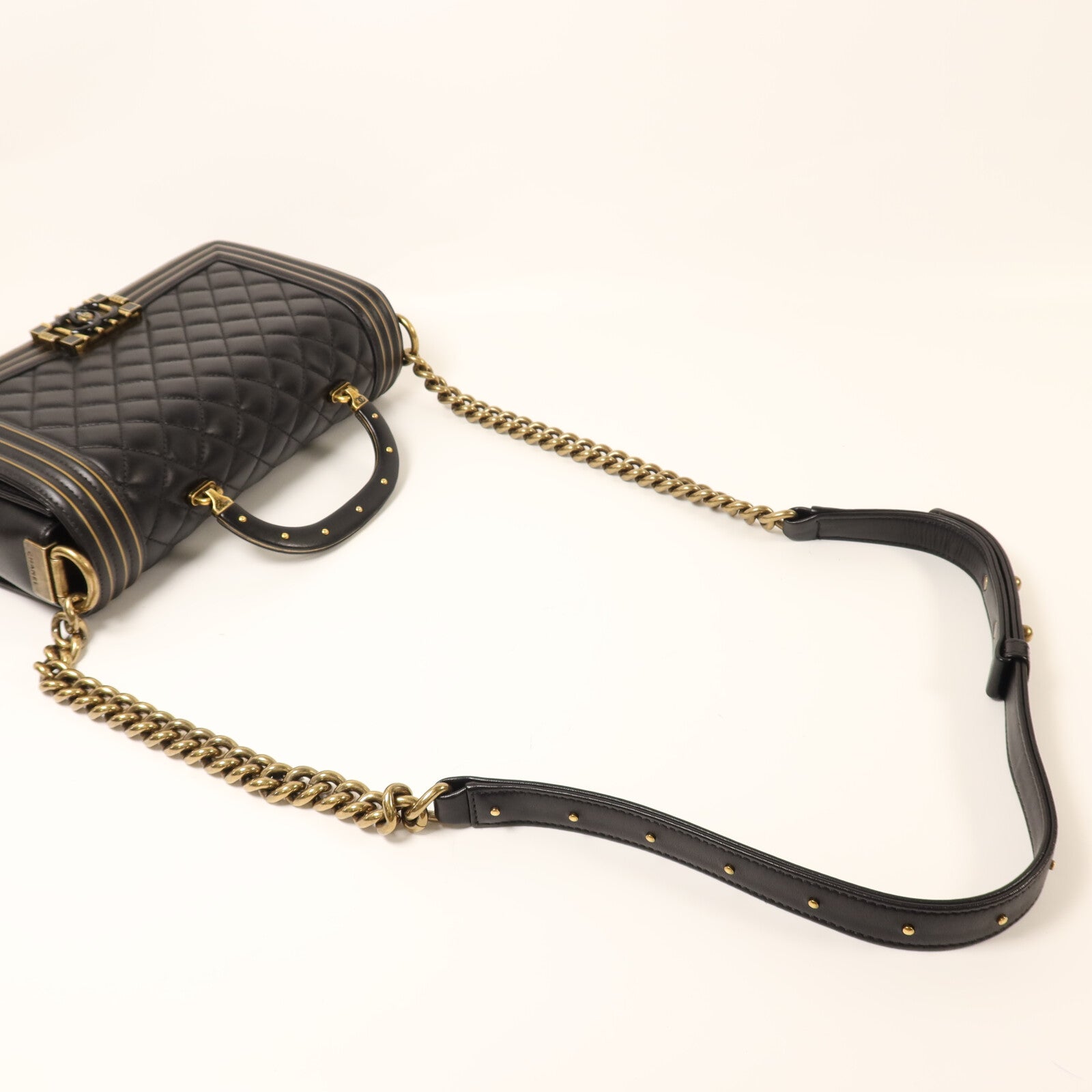 CHANEL 牛皮皮革Boy 25 Studded Handle Flap金扣鏈帶肩背袋