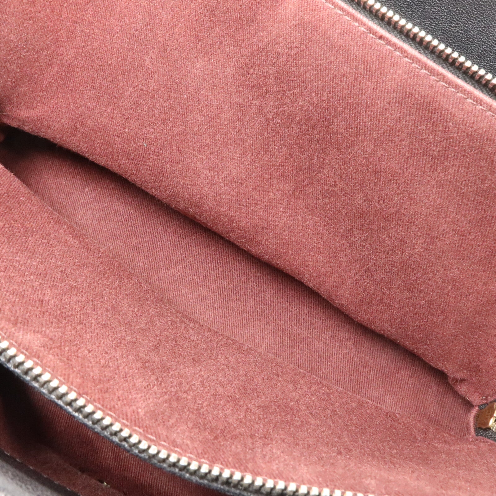 CHANEL 牛皮皮革Trapezio Flap Bag鏈帶手挽肩背兩用袋