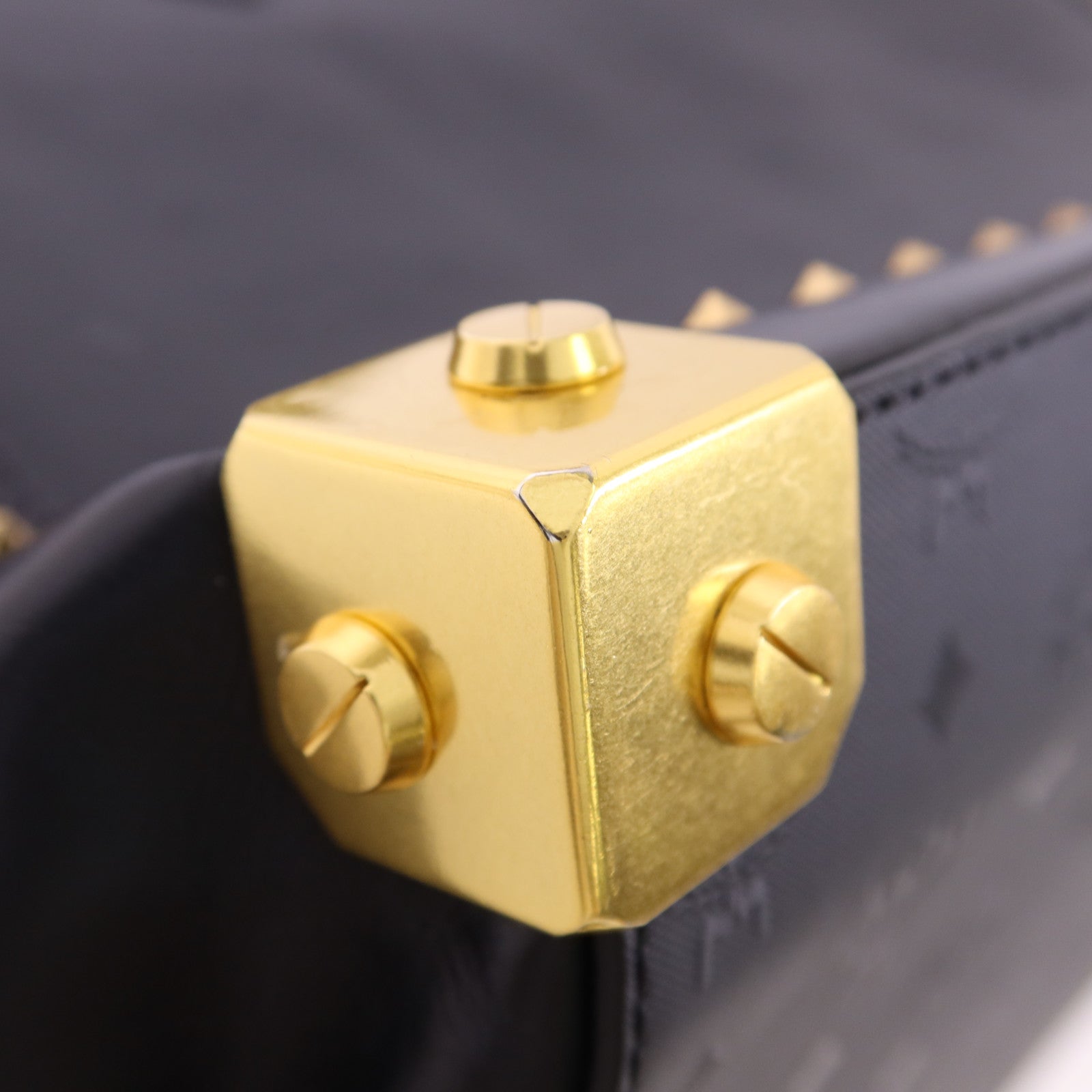 MCM 塗層帆布/牛皮皮革Visetos金扣手挽袋