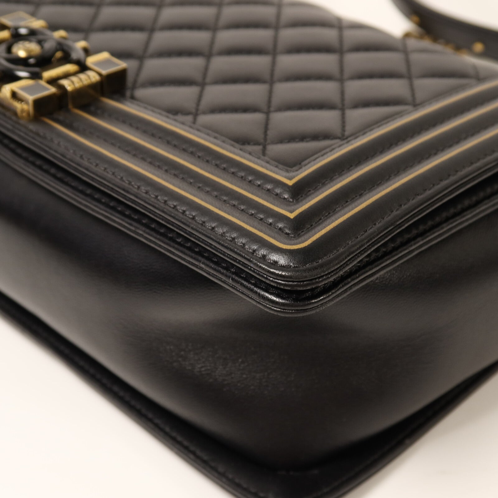 CHANEL 牛皮皮革Boy 25 Studded Handle Flap金扣鏈帶肩背袋