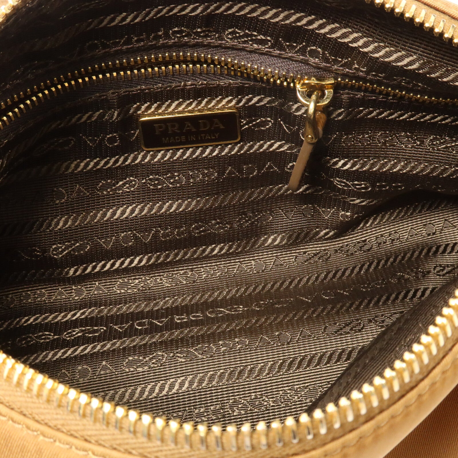 PRADA 尼龍Re-Nylon Pouch肩背袋