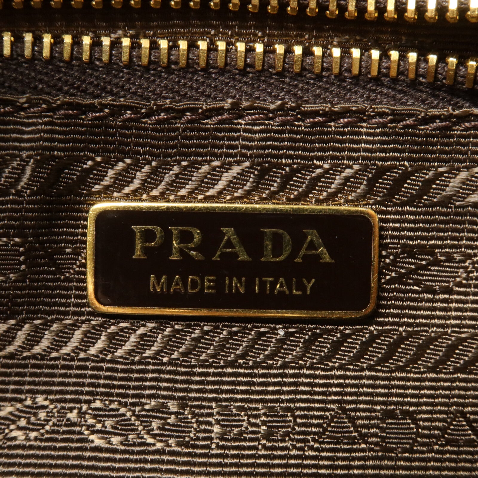 PRADA 尼龍Re-Nylon Pouch肩背袋