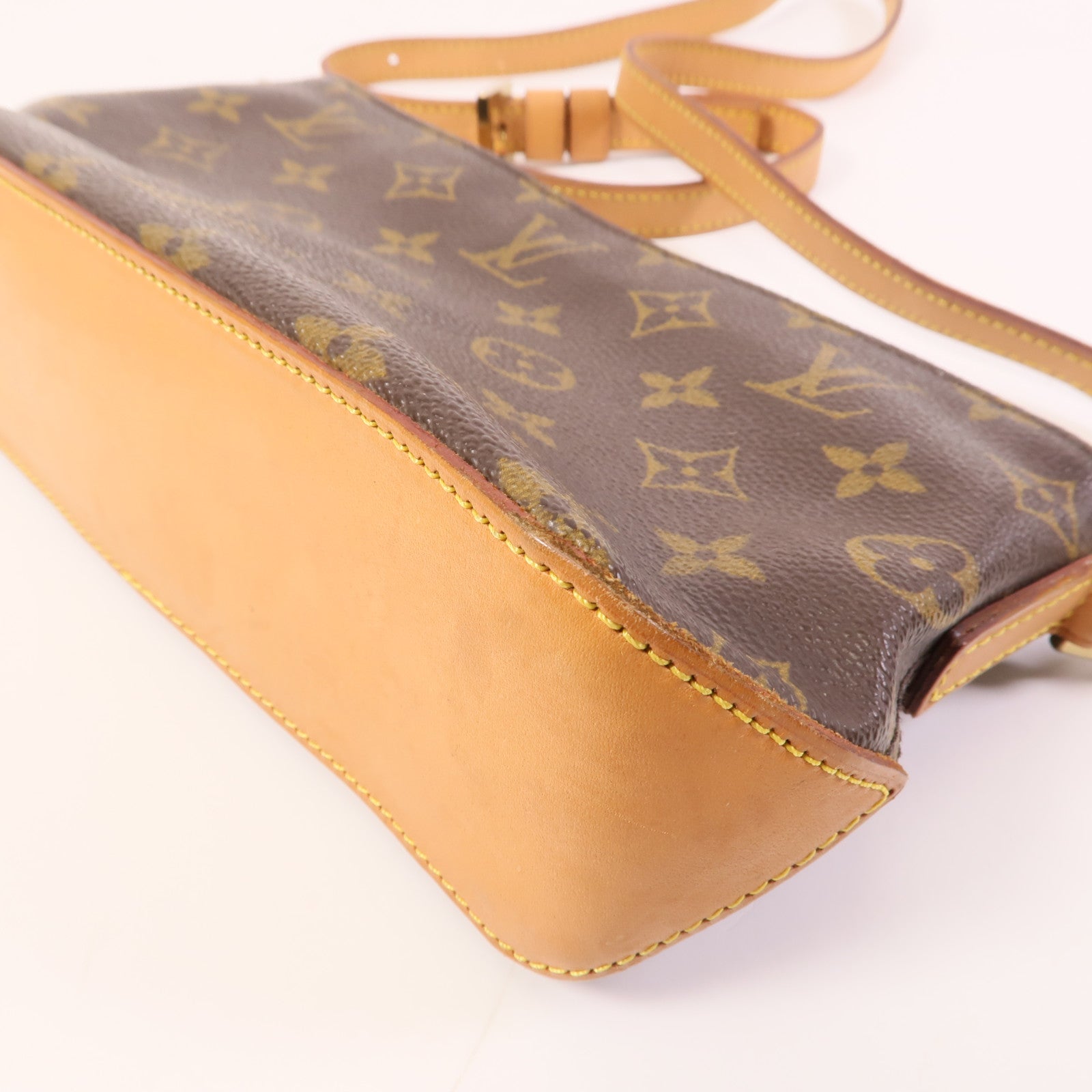 LOUIS VUITTON Monogram Trotteur金扣肩背袋