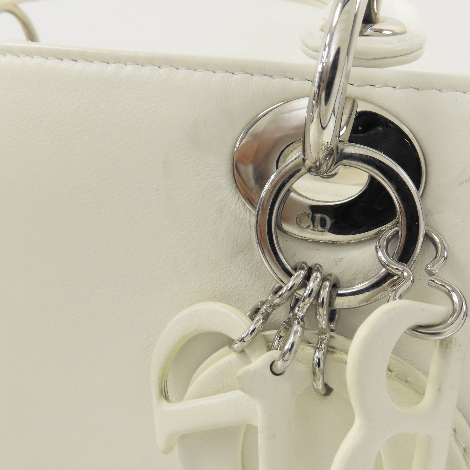 Dior 牛皮皮革Lady Dior銀扣肩背袋