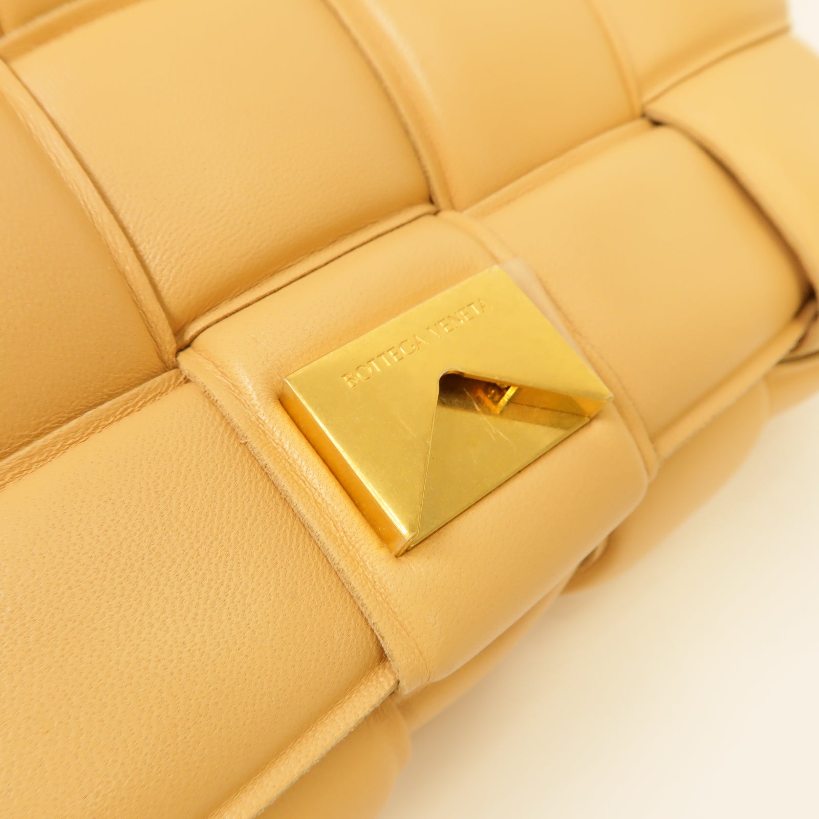 BOTTEGA VENETA 羊皮皮革Chain Cassette金扣手挽肩背兩用袋棕色