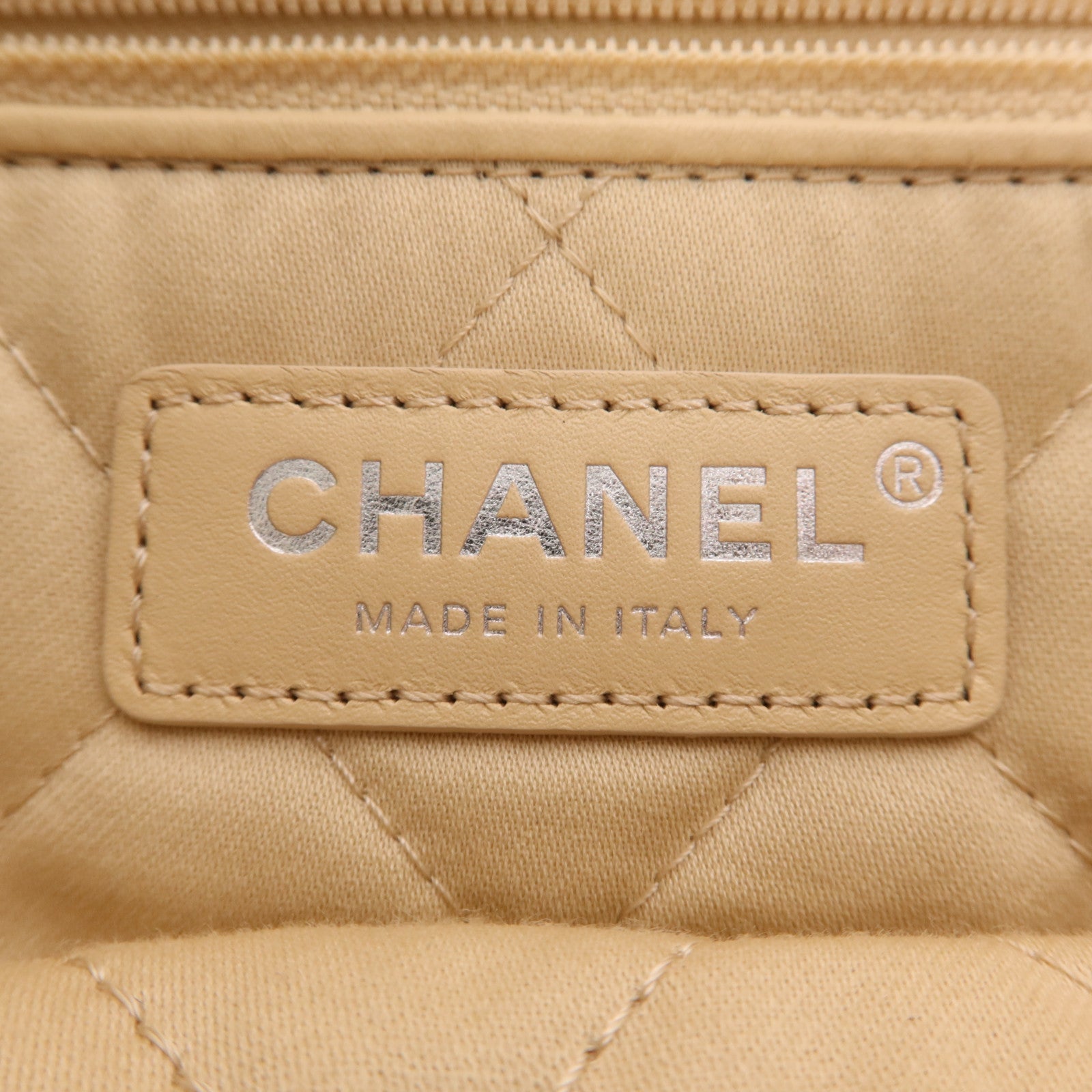 CHANEL 羊皮皮革Chanel 22 Small銀扣鏈帶肩背袋