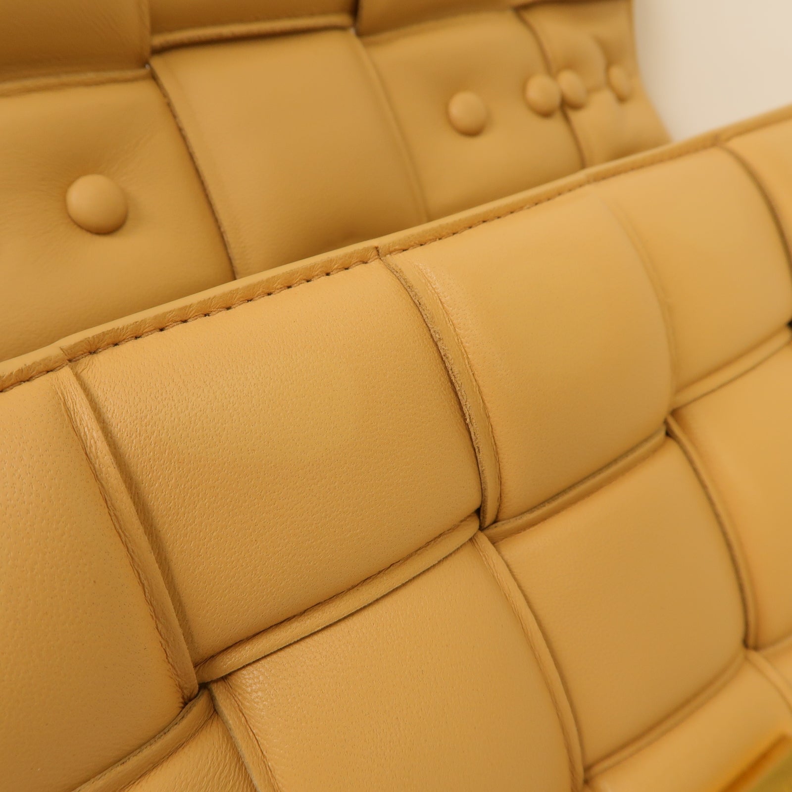 BOTTEGA VENETA 羊皮皮革Chain Cassette金扣手挽肩背兩用袋棕色