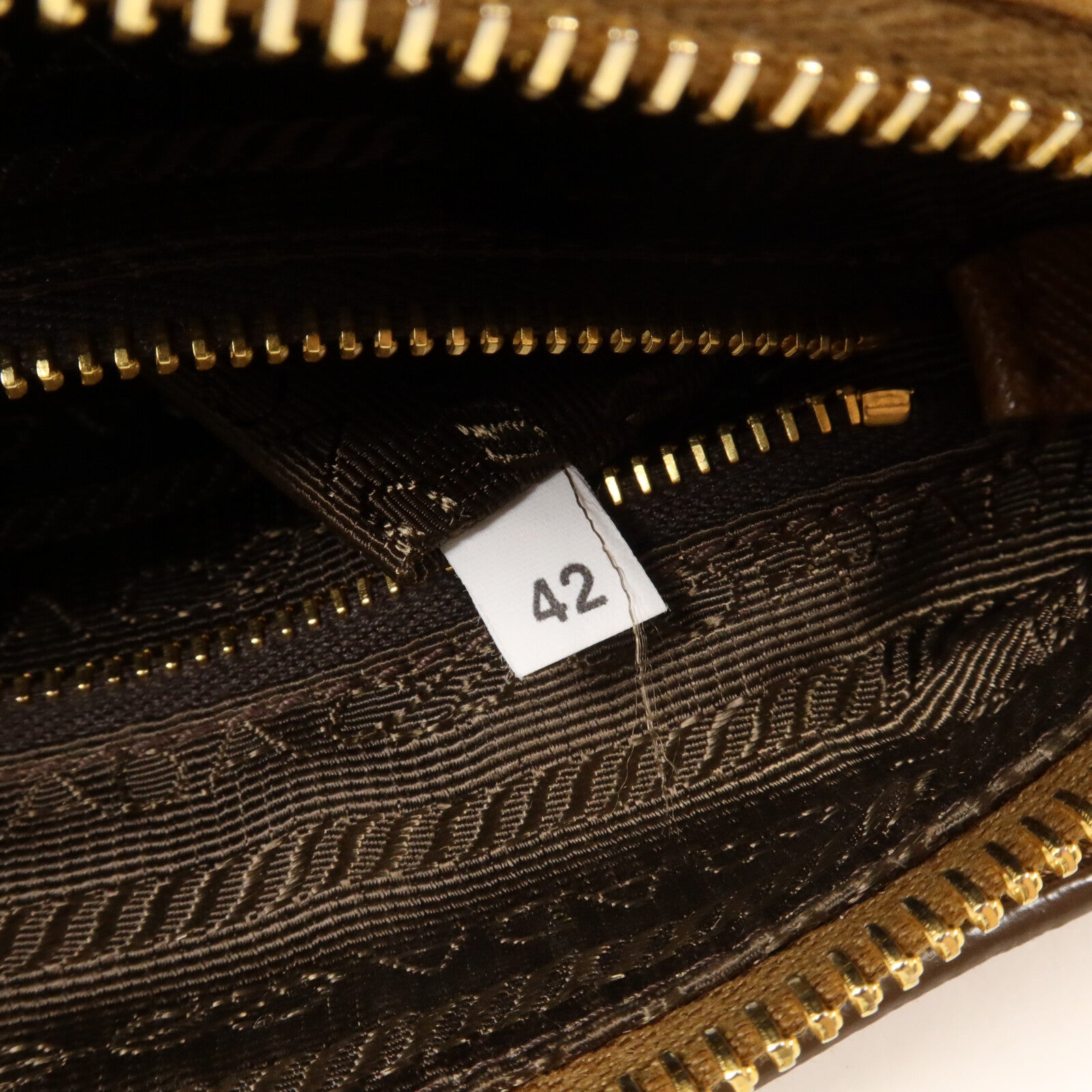 PRADA 尼龍Re-Nylon Pouch肩背袋