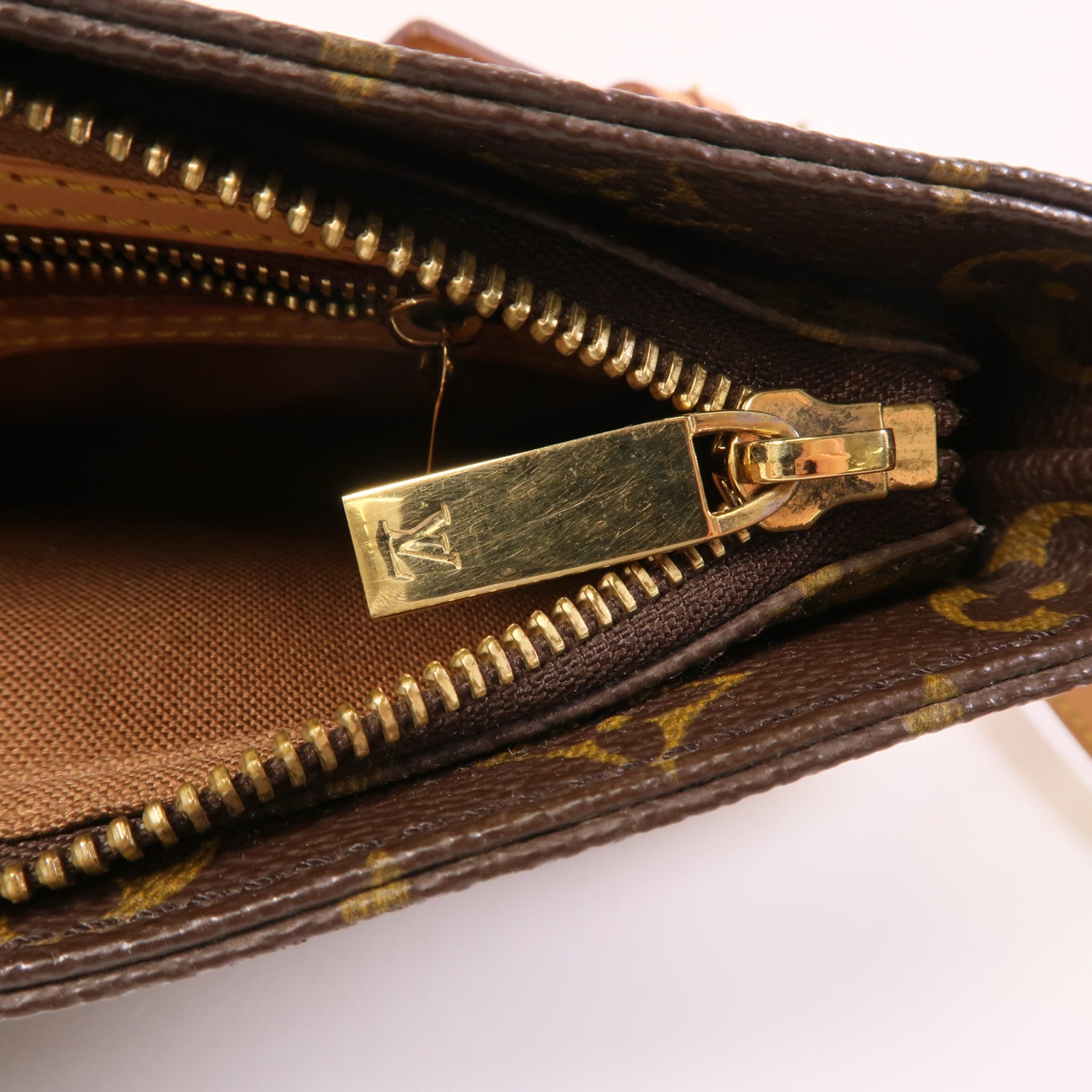 LOUIS VUITTON Monogram Trotteur金扣肩背袋