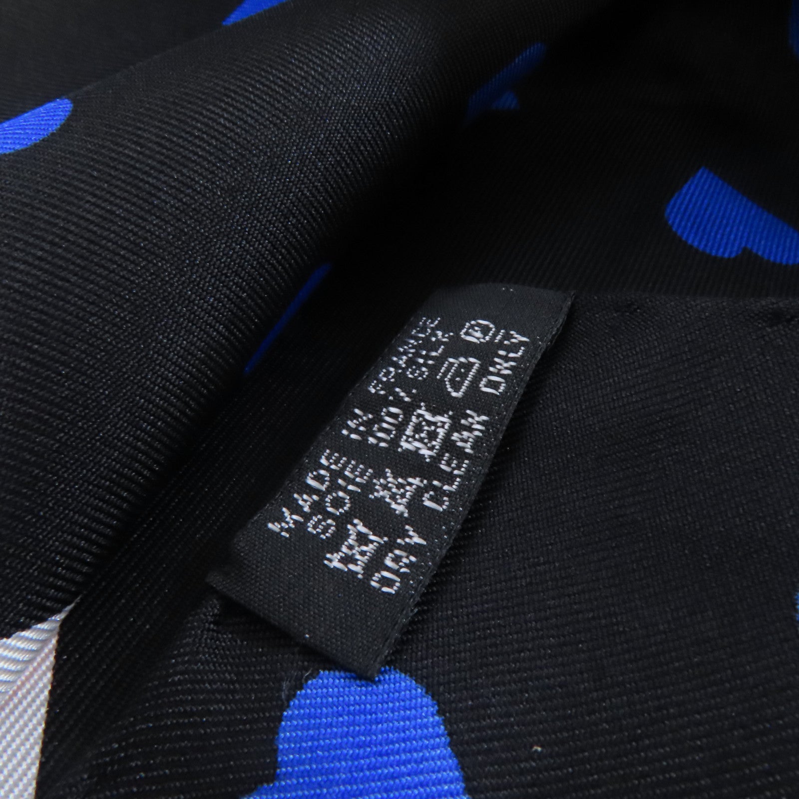 HERMES 【激減優惠】絲質Scarf 90x90絲巾黑色/藍色/彩色