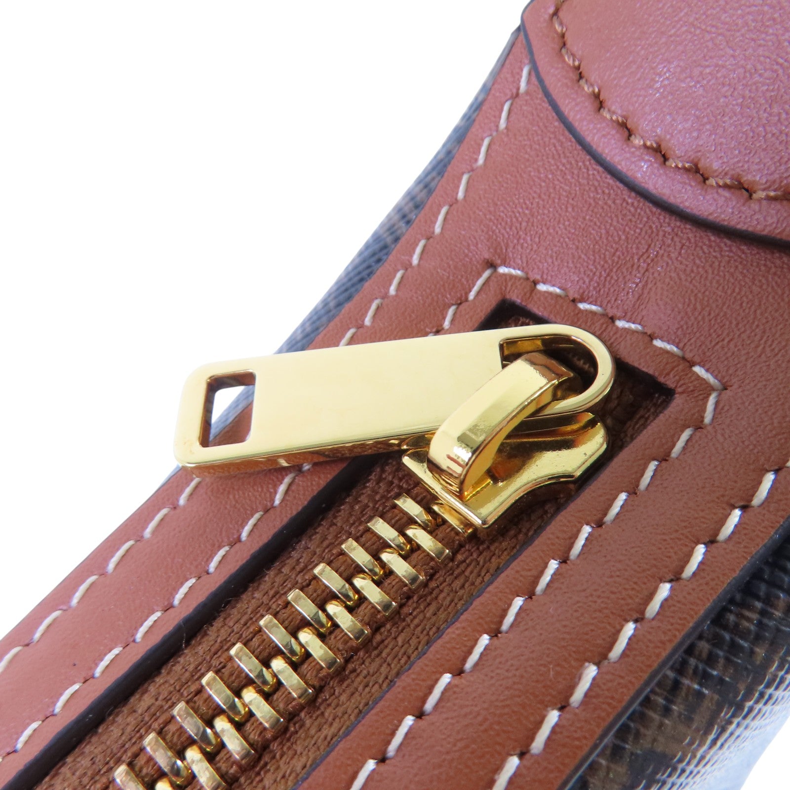 CELINE Triomphe帆布Small Heloise Shoulder Bag金扣肩背袋