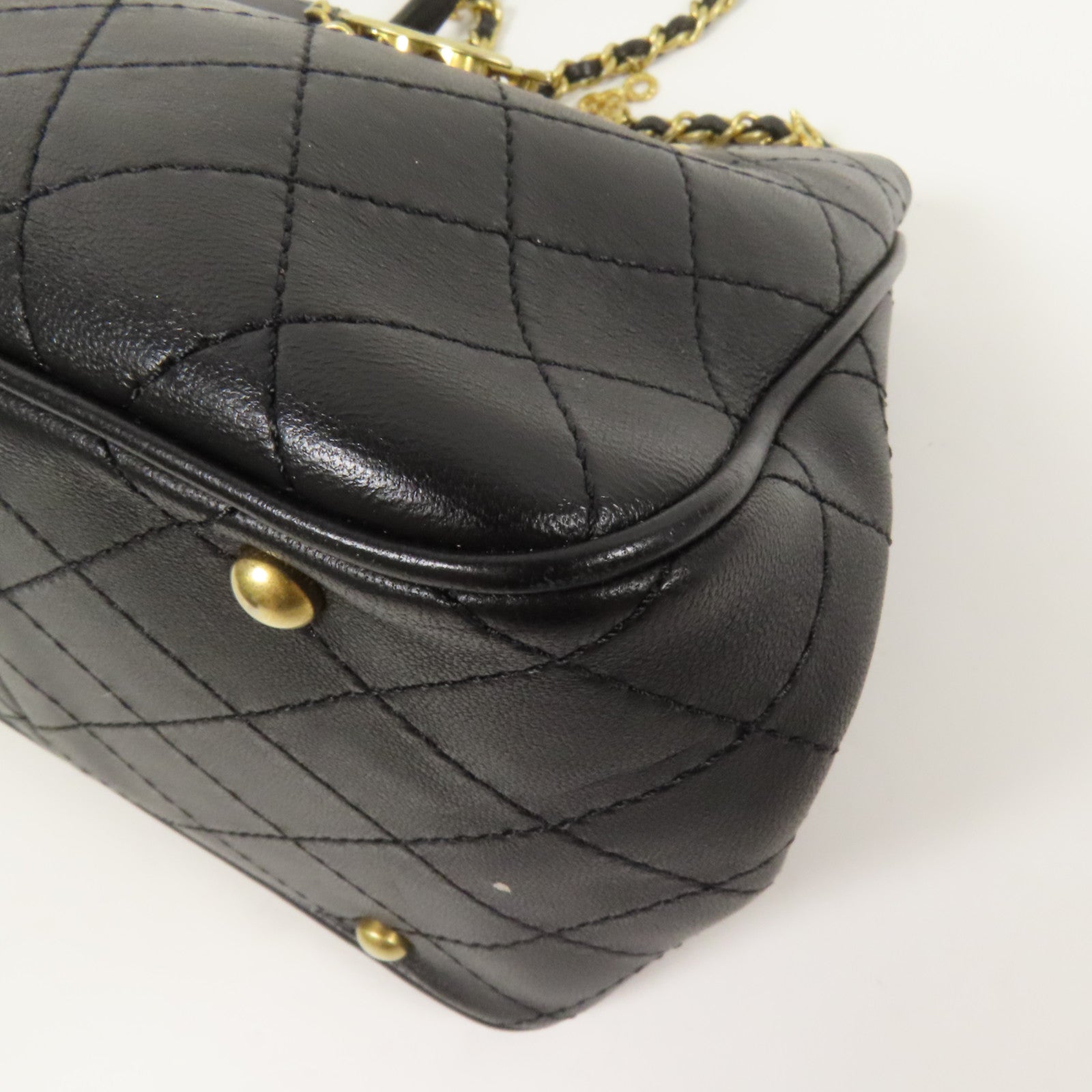 CHANEL 牛皮皮革Bucket Bag金扣肩背袋