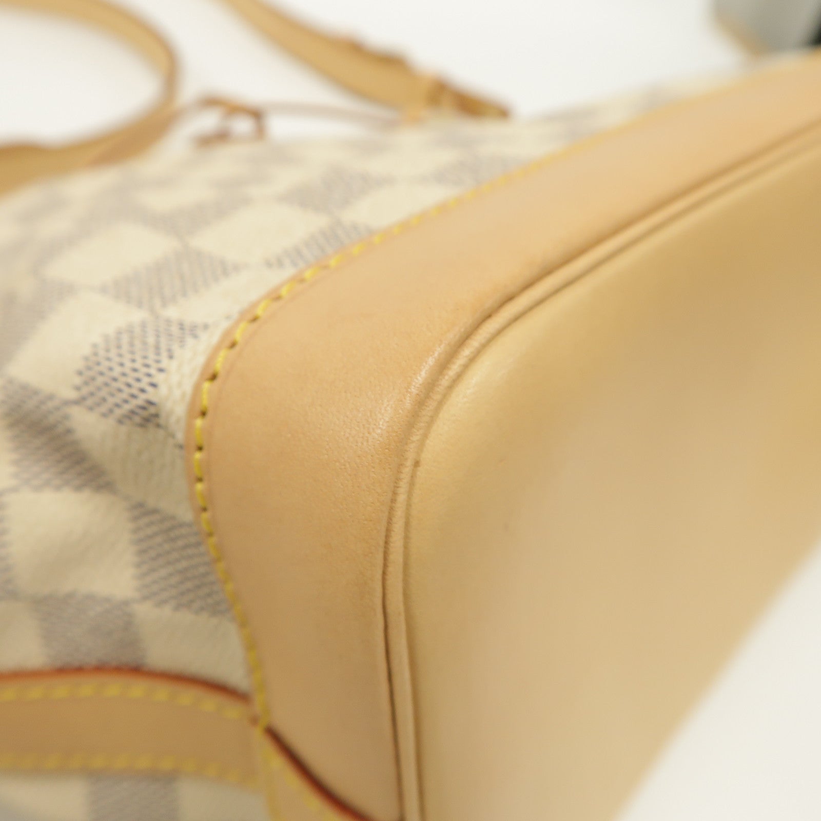 LOUIS VUITTON Damier Azur Noe BB金扣肩背袋白色