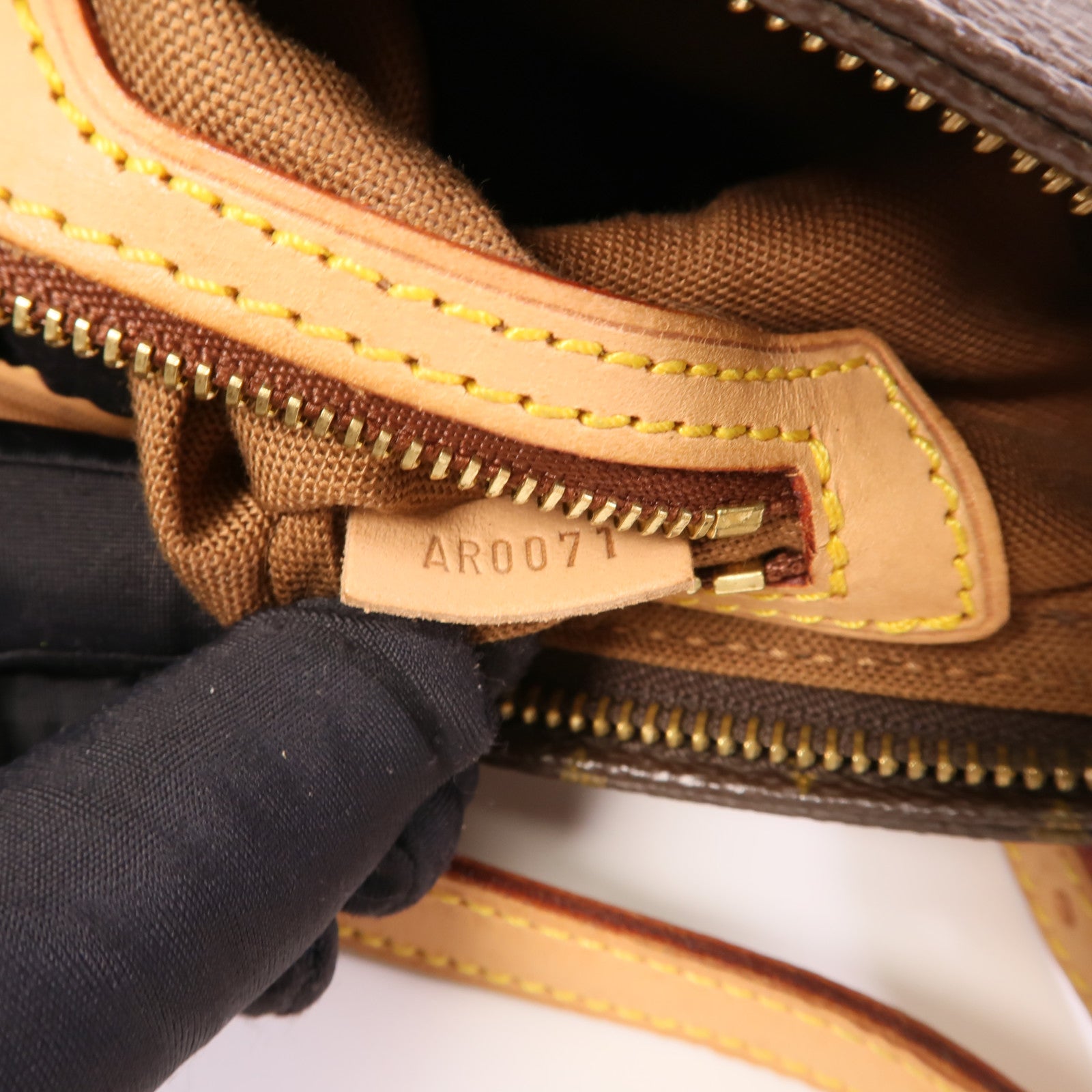 LOUIS VUITTON Monogram Trotteur金扣肩背袋
