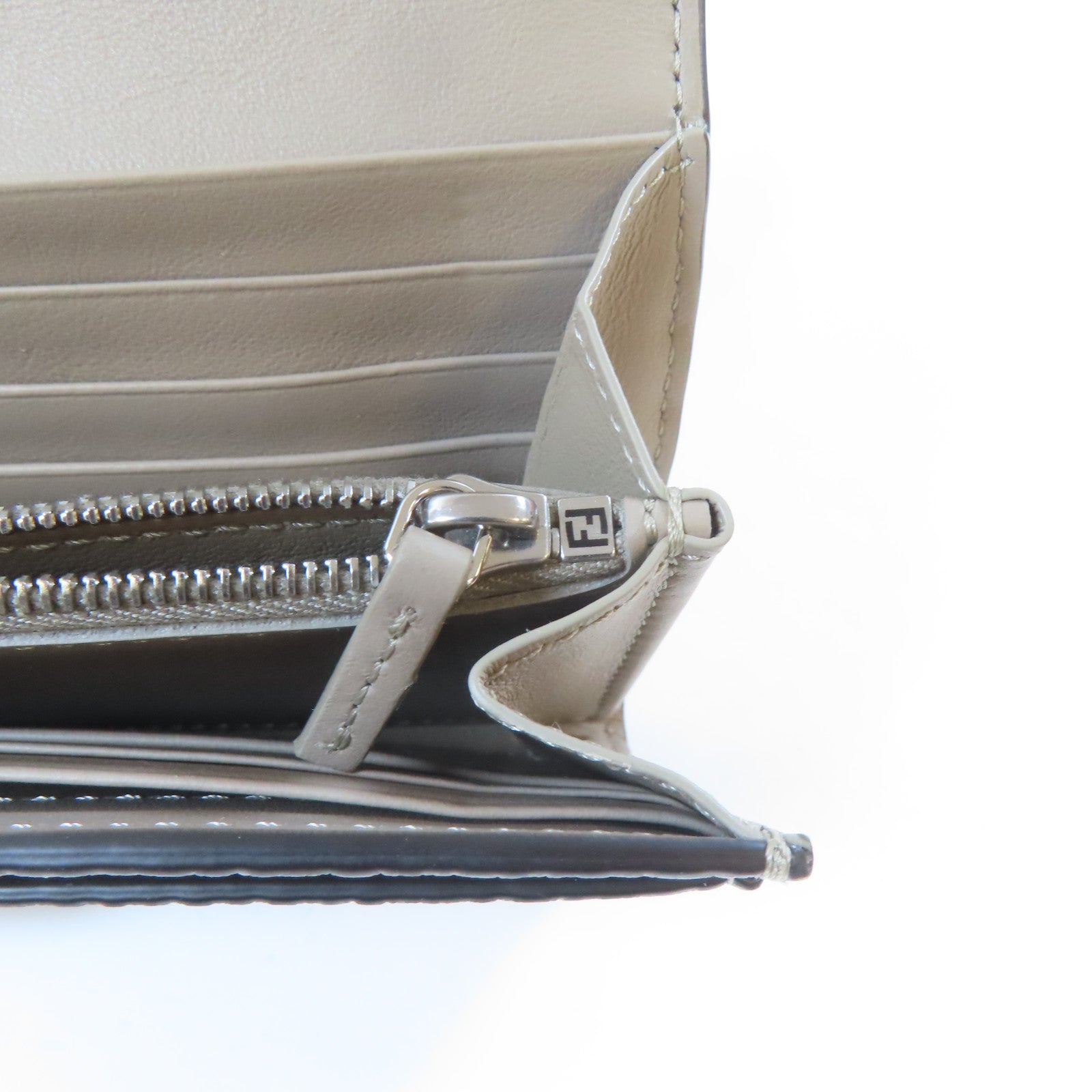 FENDI 牛皮皮革Long wallet銀扣錢包灰色
