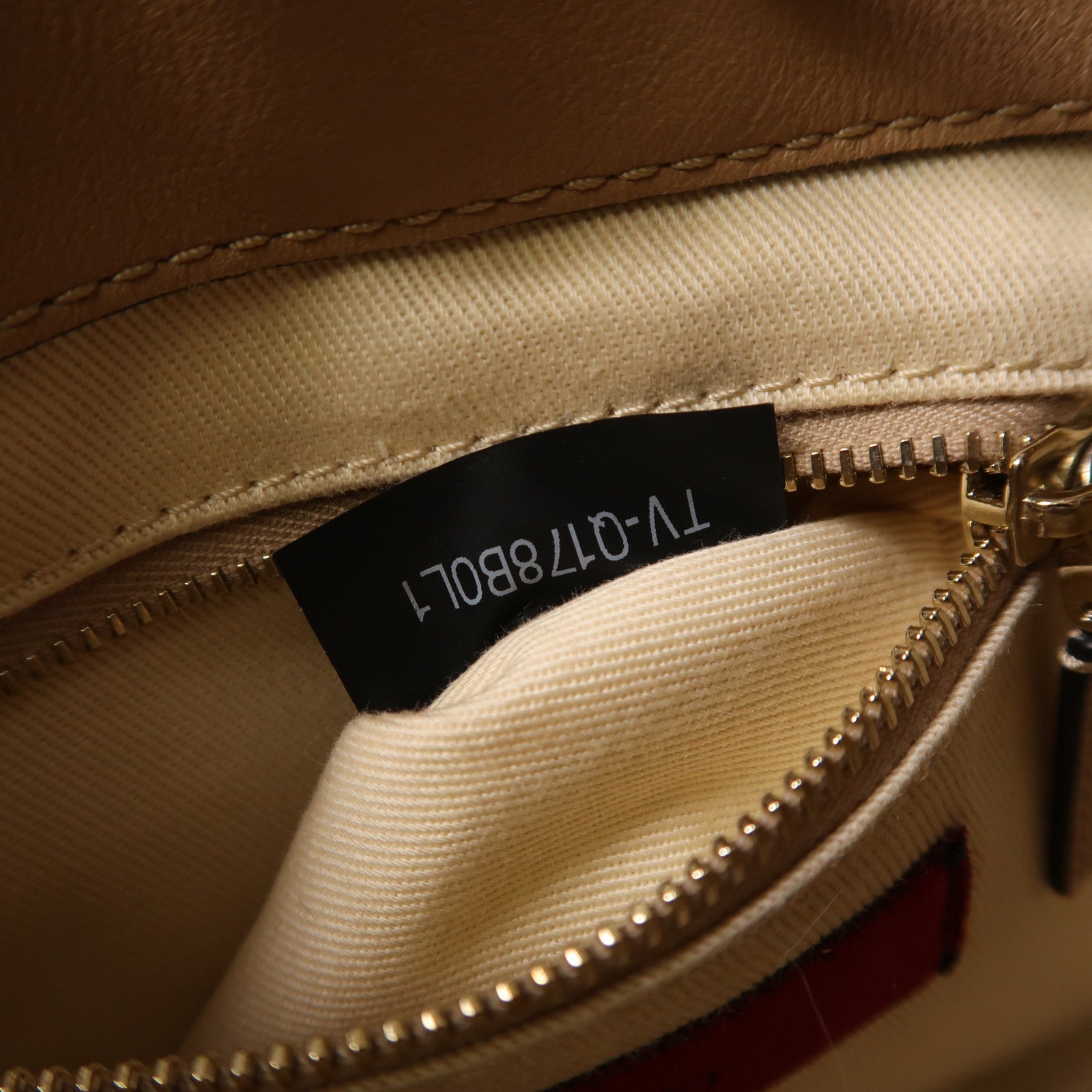 Valentino 皮革Shoulder Bag金扣肩背袋