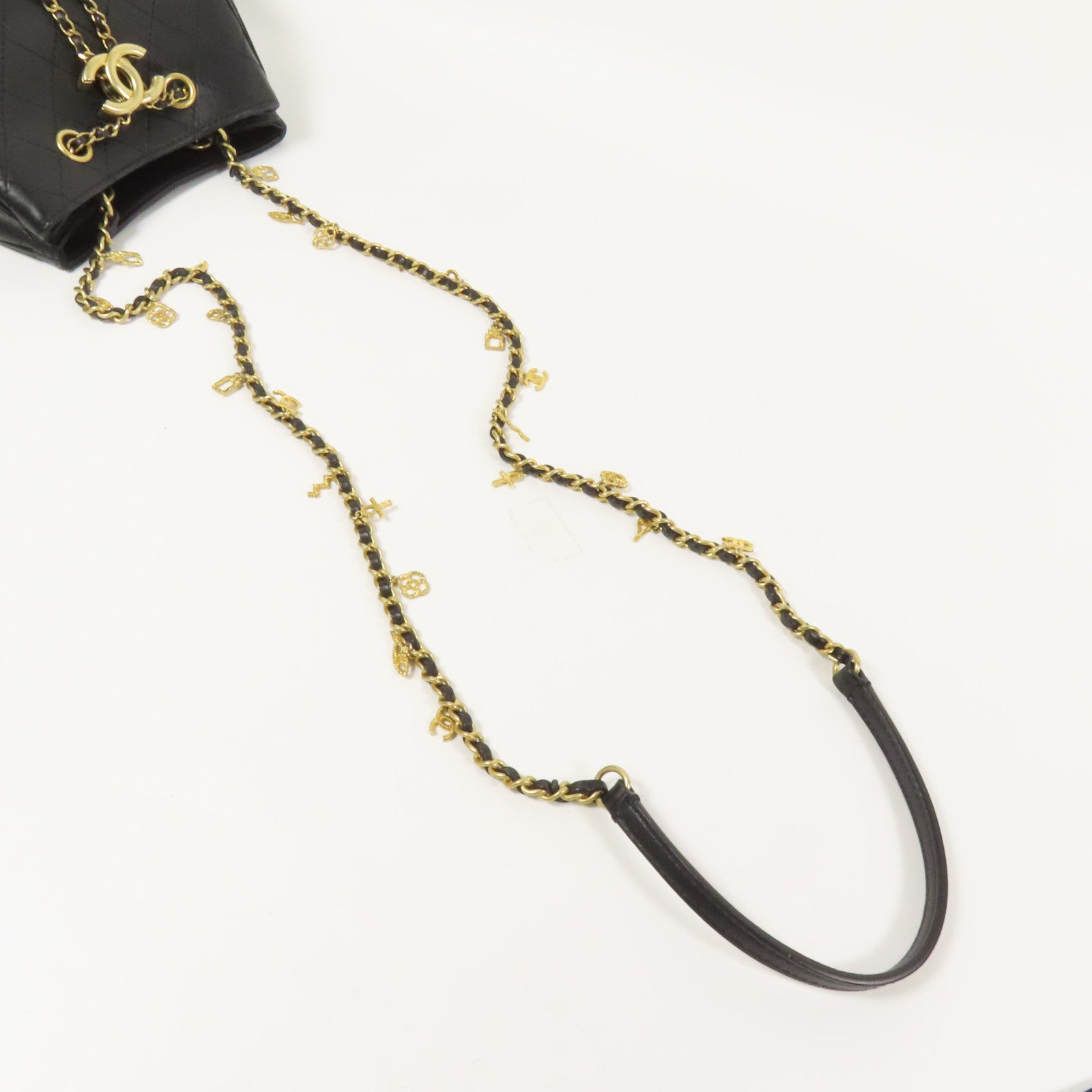 CHANEL 牛皮皮革Bucket Bag金扣肩背袋