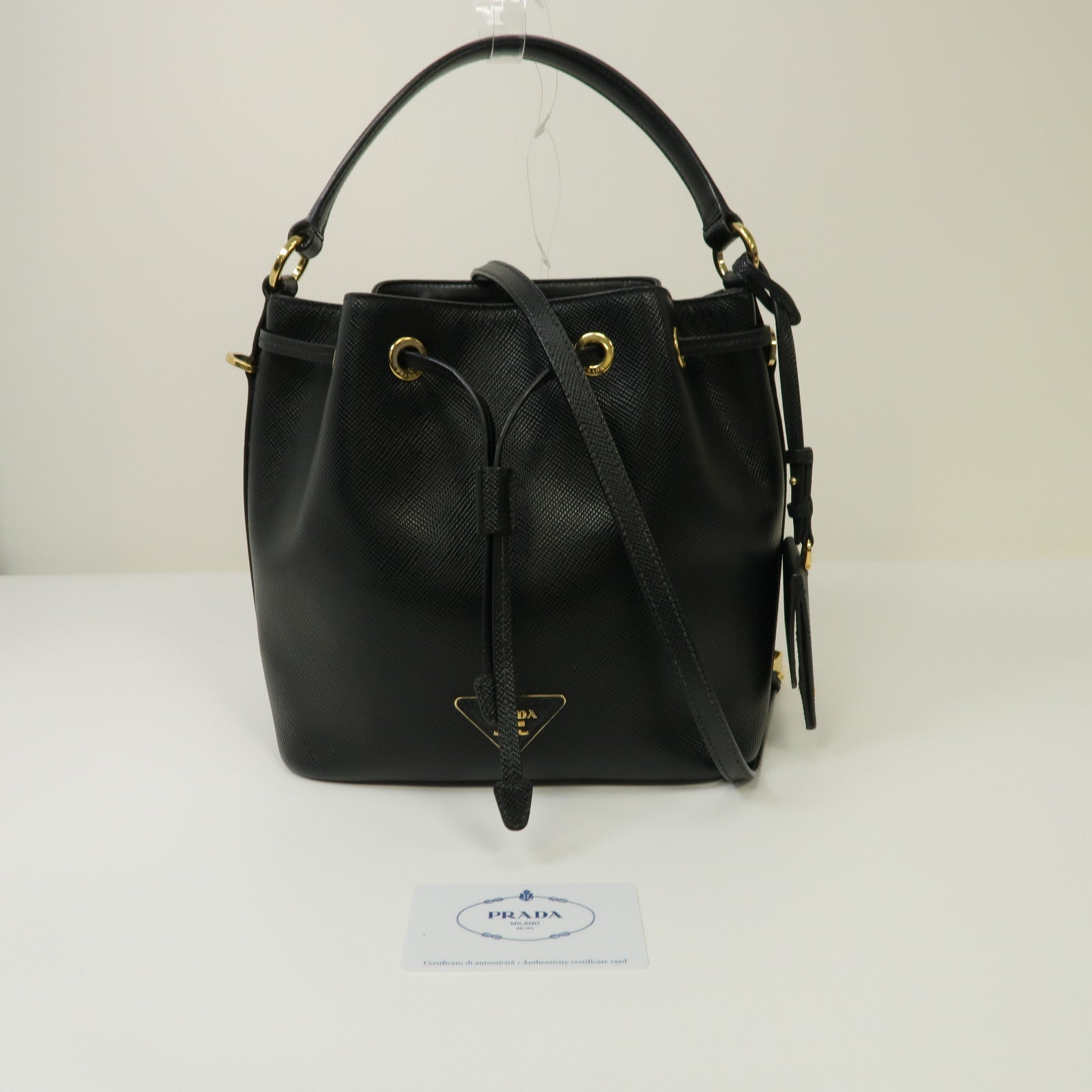 PRADA Saffiano皮革Bucket Bag金扣手挽肩背兩用袋黑色