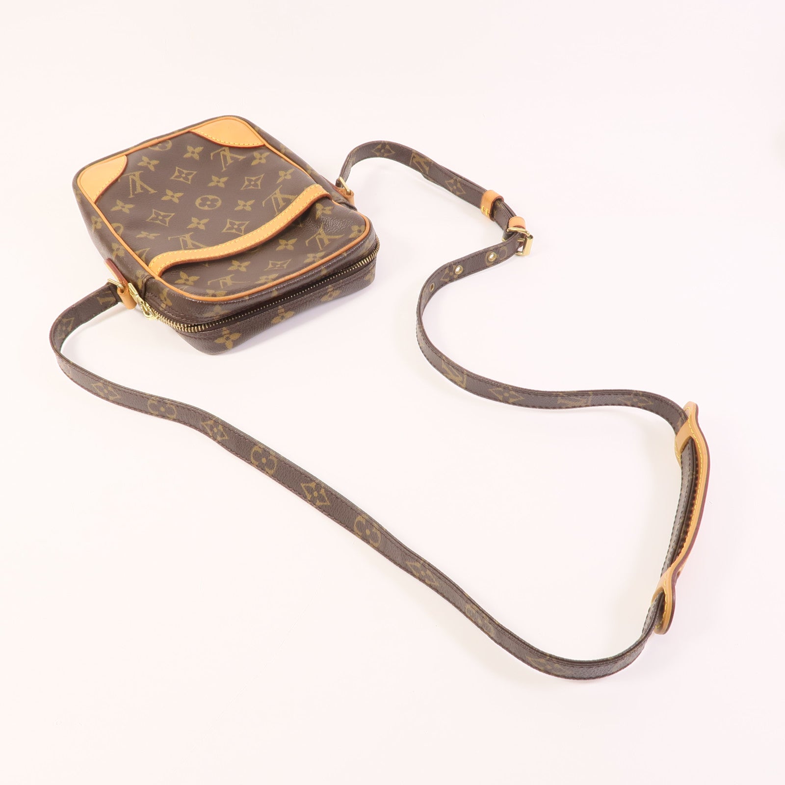 LOUIS VUITTON Monogram Danube金扣肩背袋