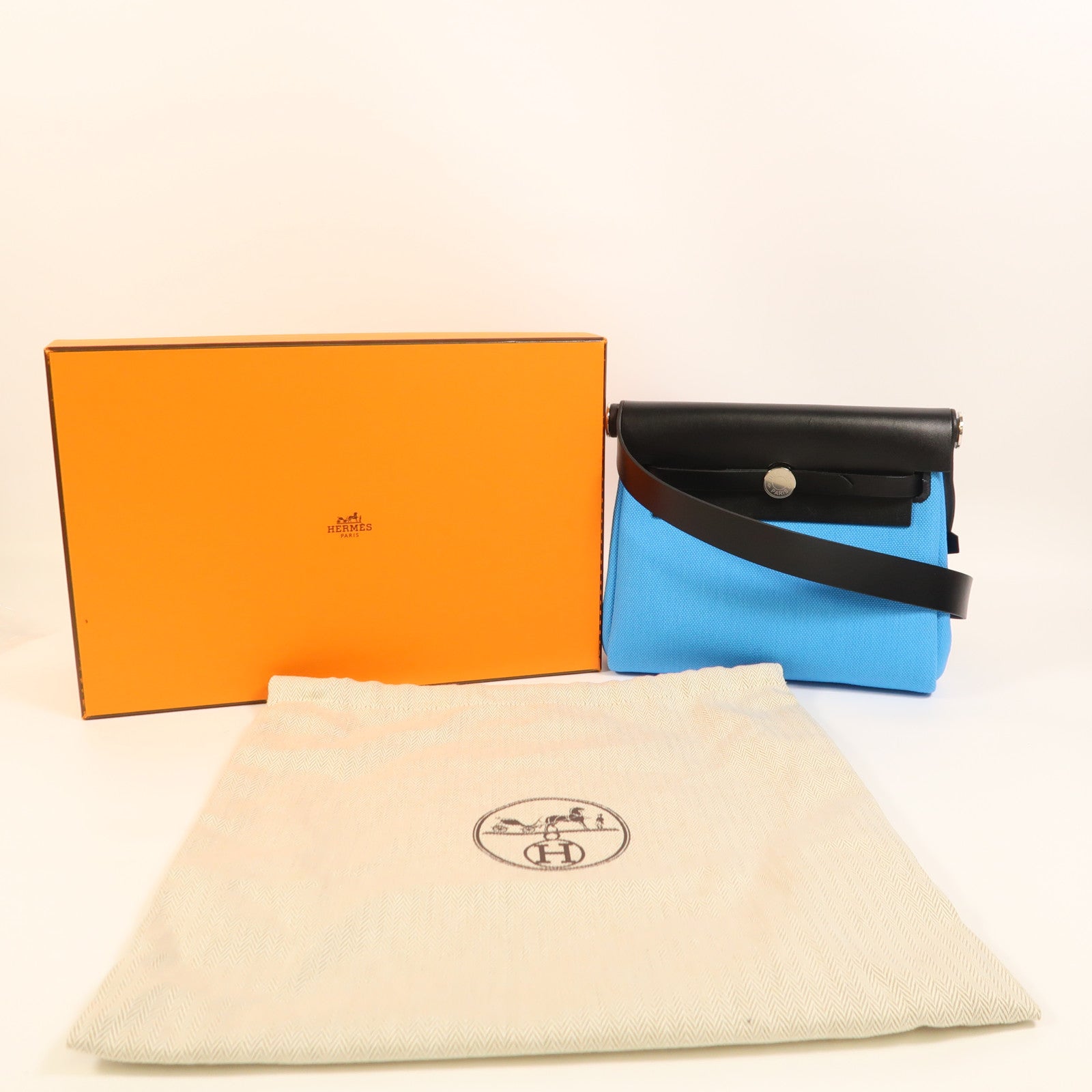 HERMES 【激減優惠】帆布Herbag Zip 20銀扣肩背袋Bleu Riviera/Noir