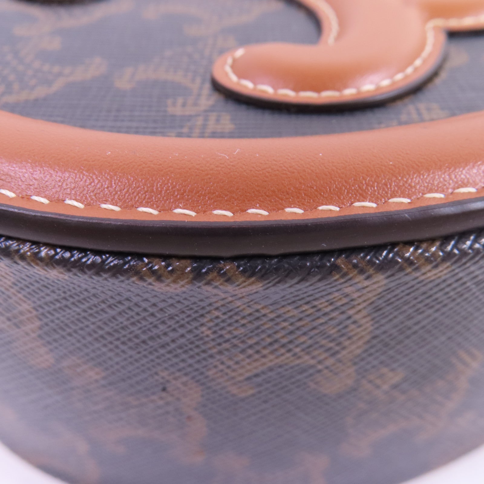 CELINE Triomphe帆布Triomphe Oval Shoulder Bag金扣肩背袋