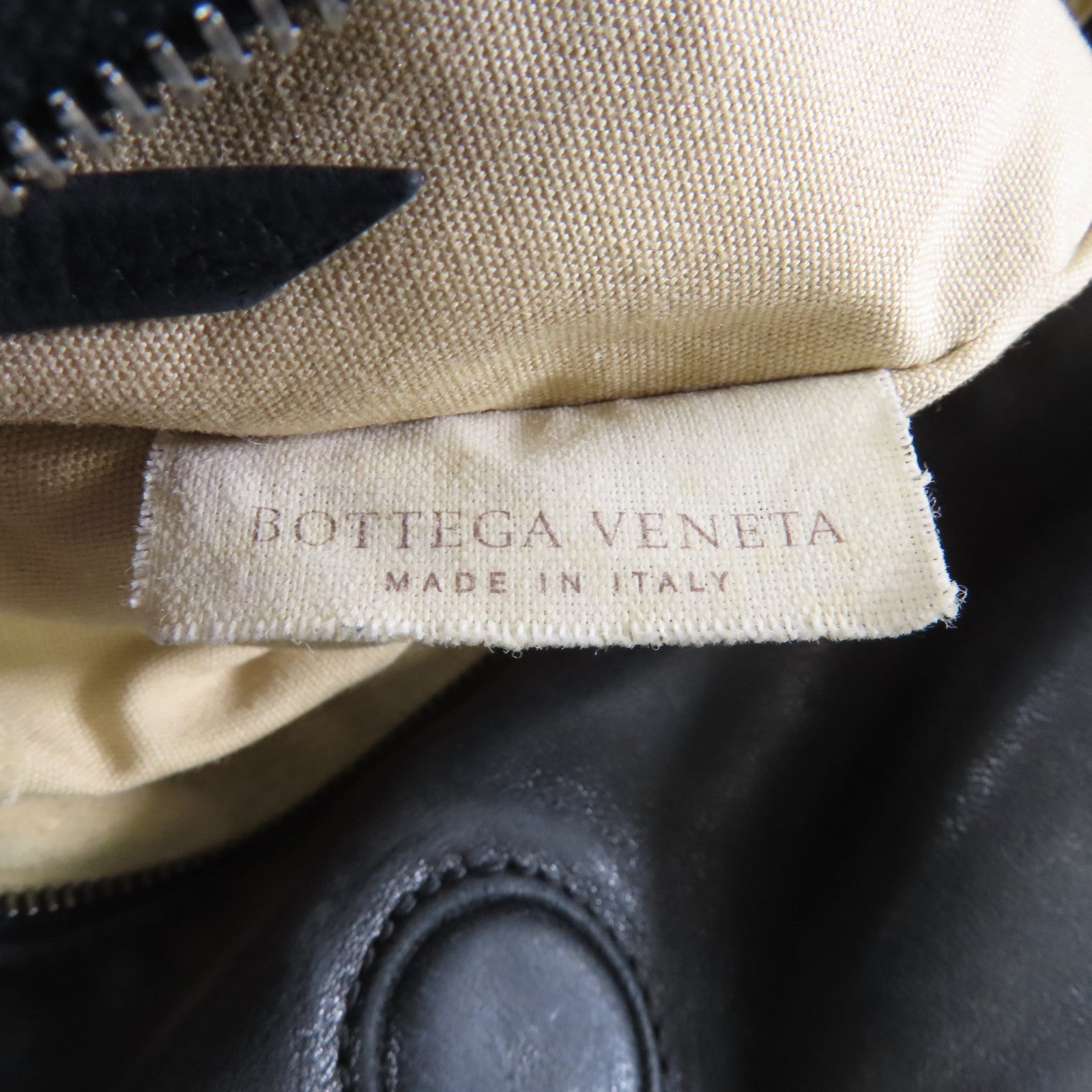 BOTTEGA VENETA 織紋皮革Campana Shoulder Bag銀扣肩背袋黑色
