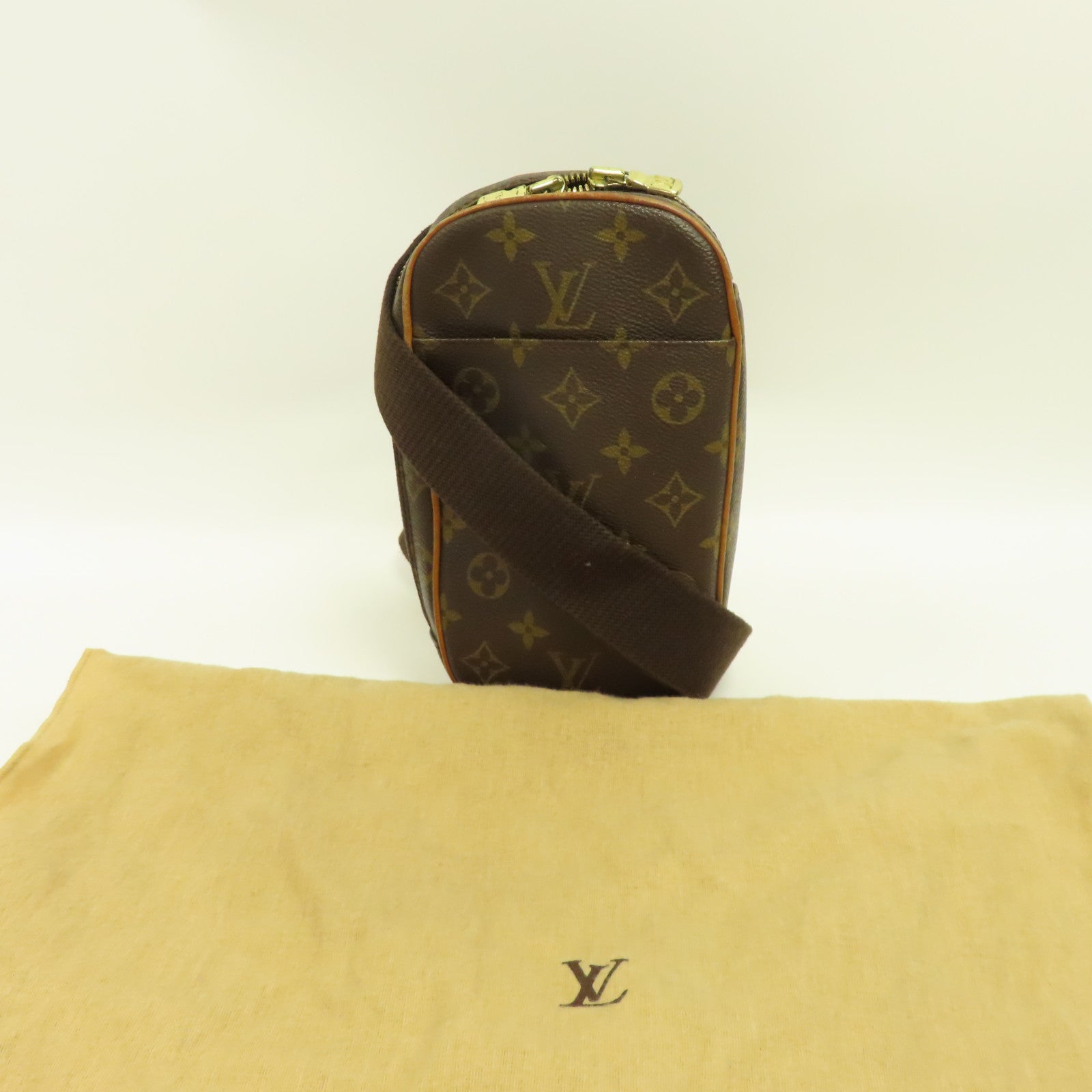 LOUIS VUITTON Monogram Pochette Gange金扣肩背袋啡色