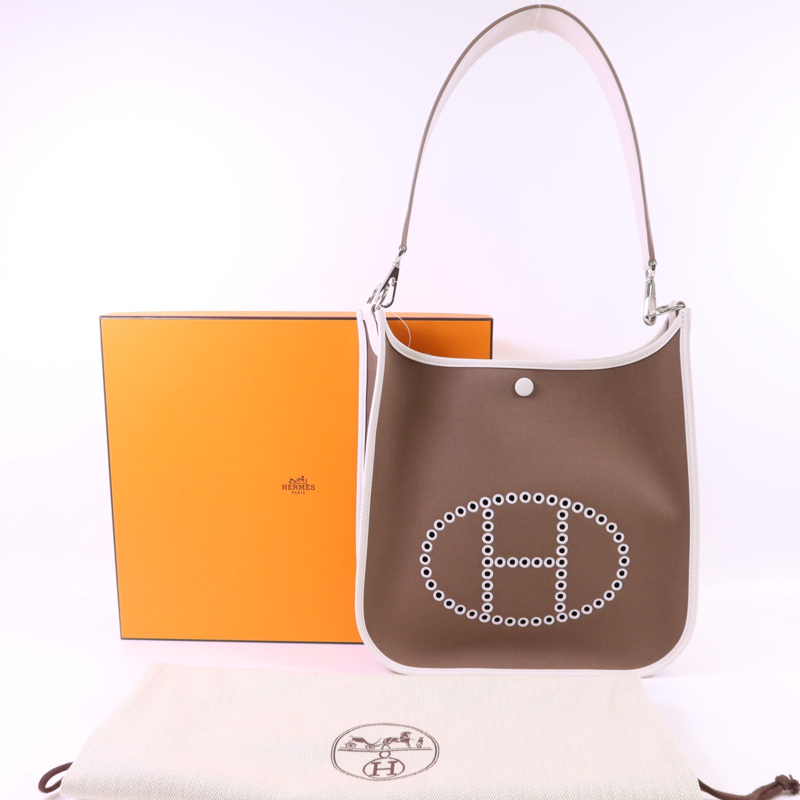 HERMES Swift皮革/Toile布料Evelyne 29銀扣肩背袋Etoupe