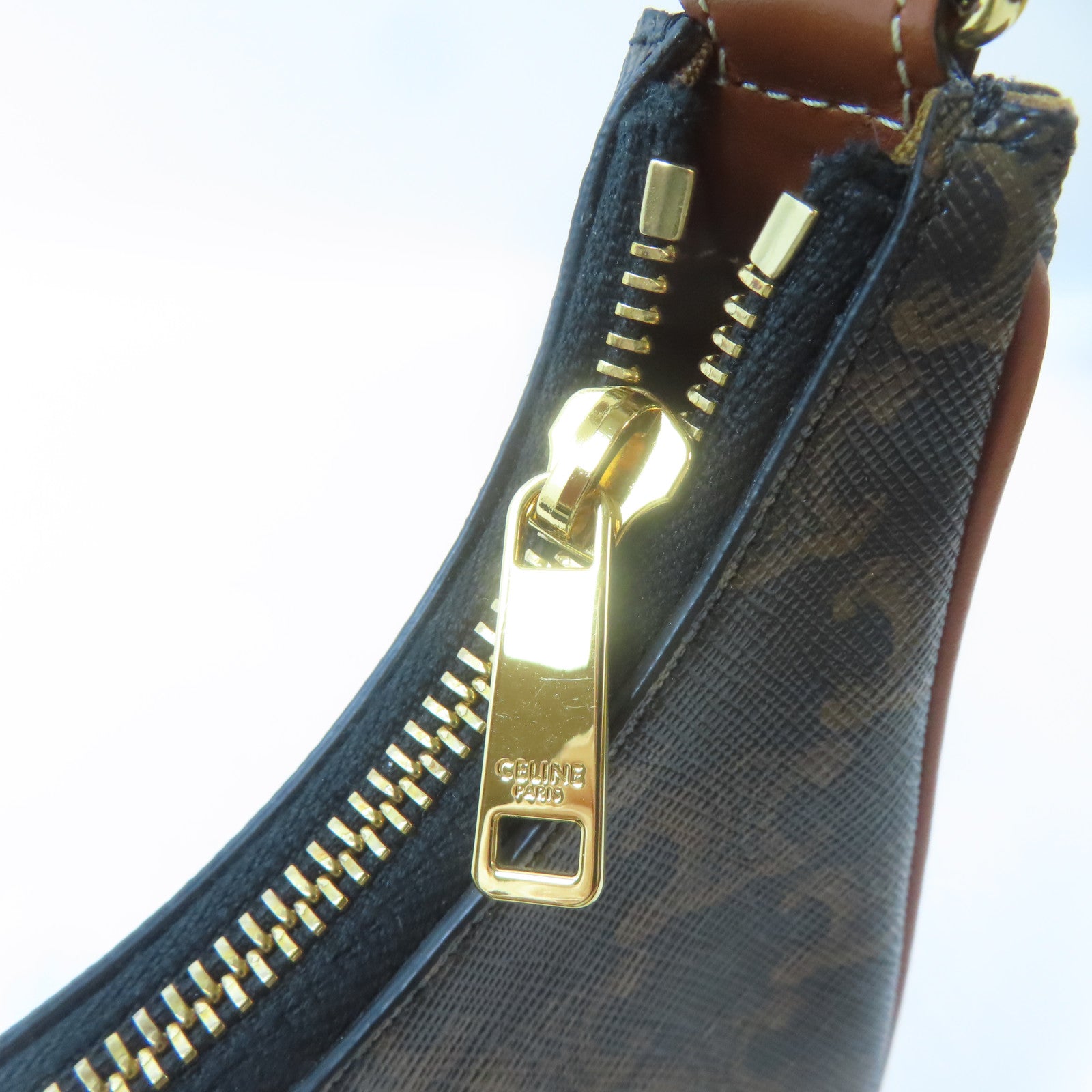 CELINE 塗層帆布Medium Ava金扣肩背袋啡色