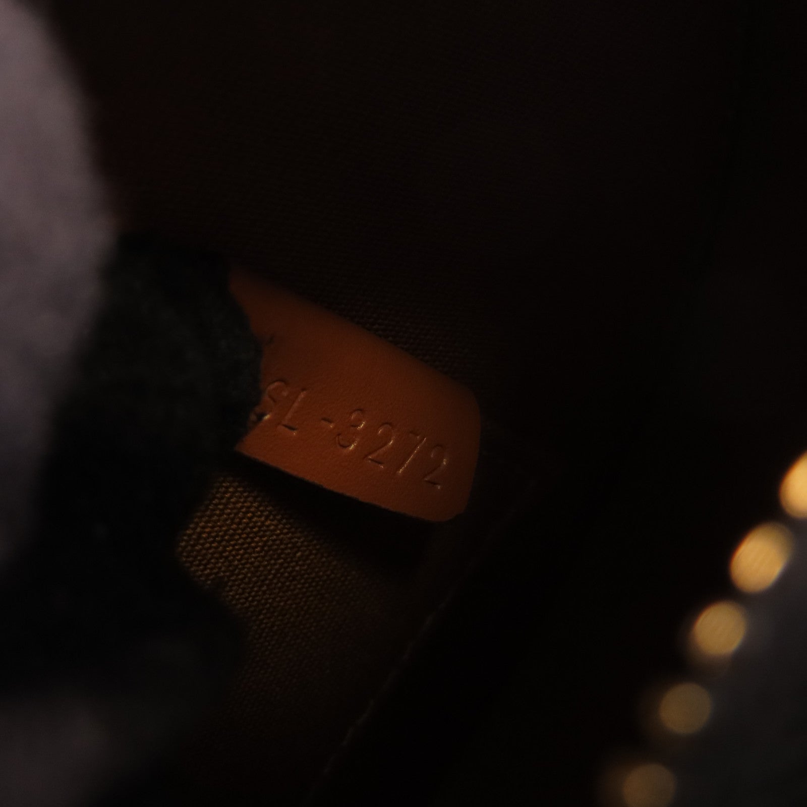 CELINE Triomphe帆布Triomphe Oval Shoulder Bag金扣肩背袋
