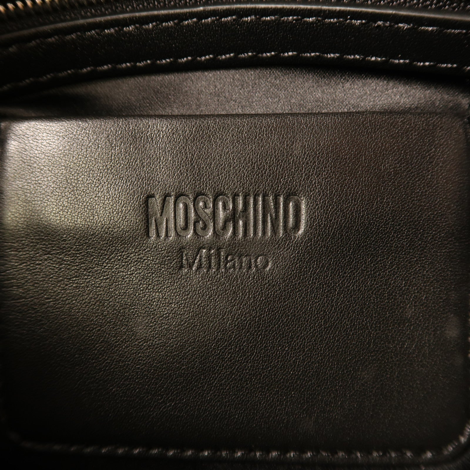 MOSCHINO 尼龍Pouch銀扣手拿包