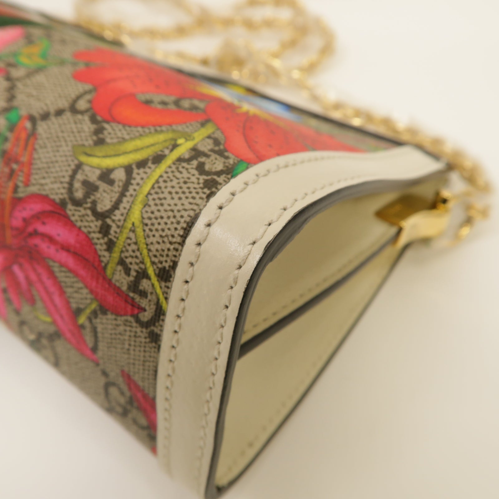 GUCCI 塗層帆布Shoulder Bag金扣鏈帶肩背袋白色