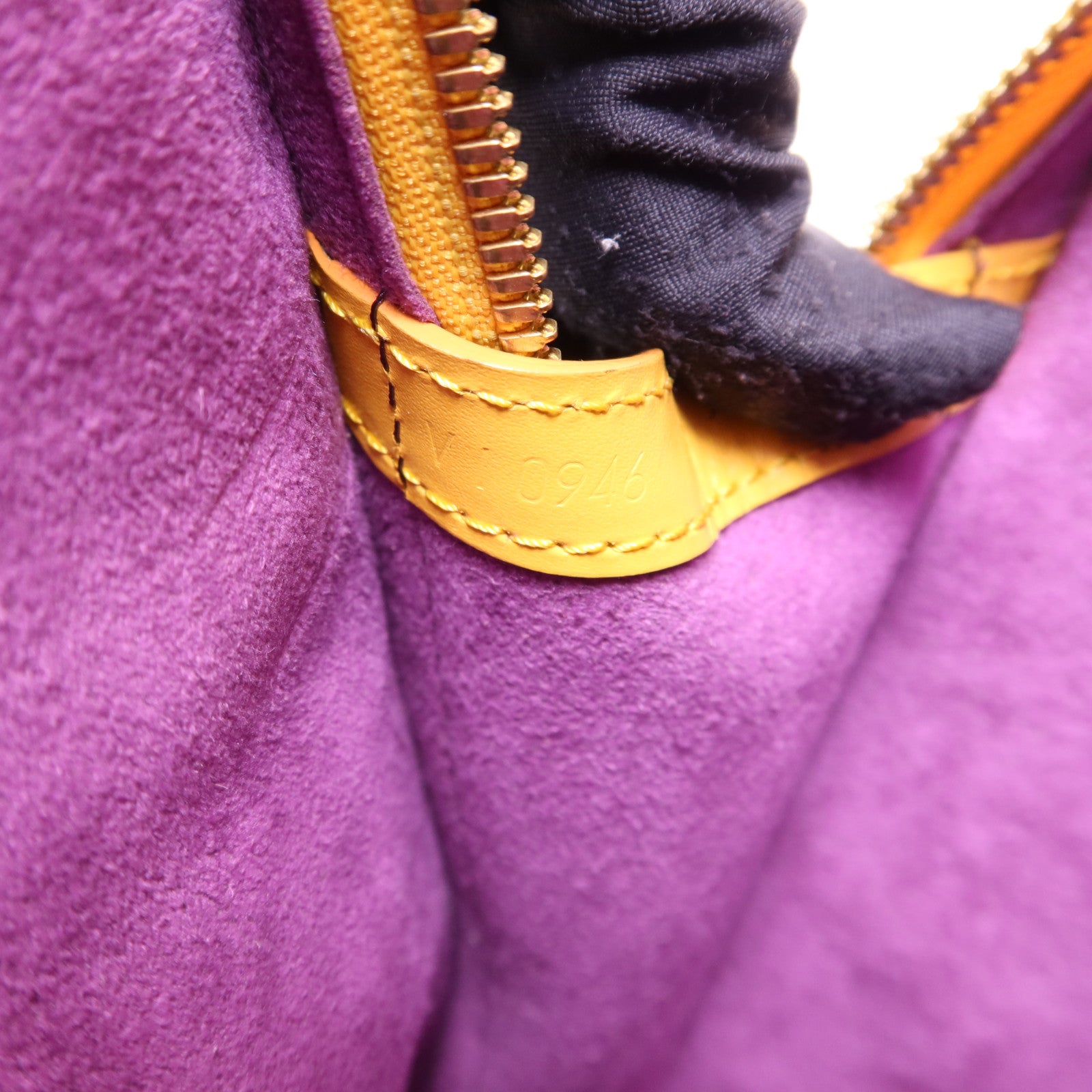 LOUIS VUITTON Epi Gobelins Backpack金扣背包