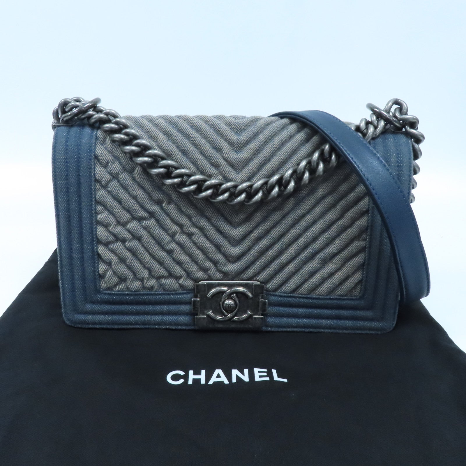 CHANEL 【激減優惠】斜紋牛仔布Chevron Boy 25銀扣鏈帶肩背袋藍色