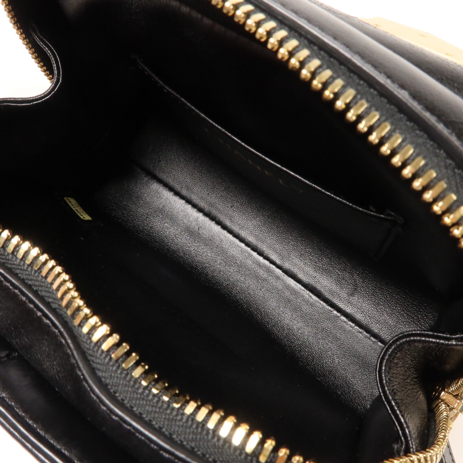 CHANEL 牛皮皮革Chevron Medal Flap鏈帶肩背袋