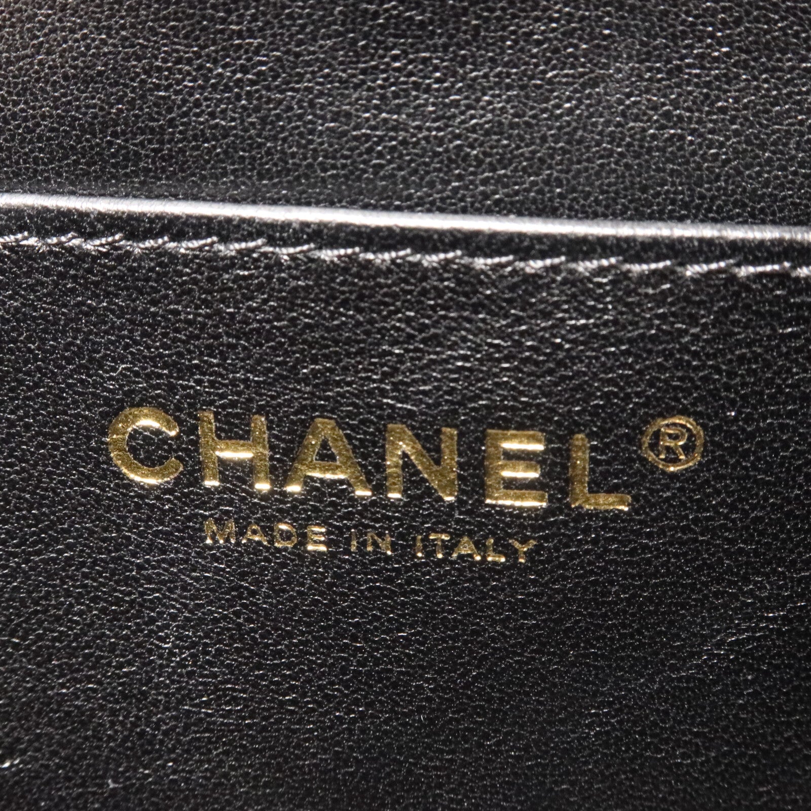 CHANEL 牛皮皮革Chevron Medal Flap鏈帶肩背袋