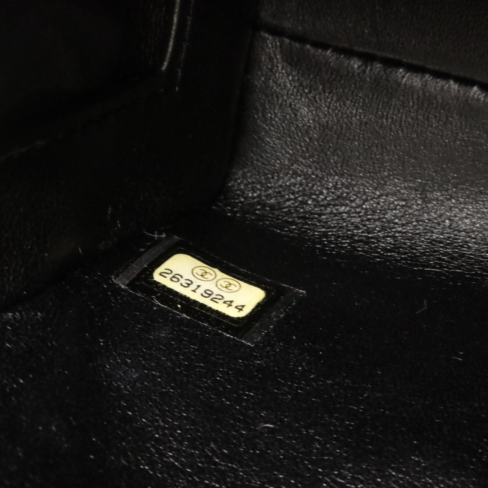 CHANEL 牛皮皮革Chevron Medal Flap鏈帶肩背袋