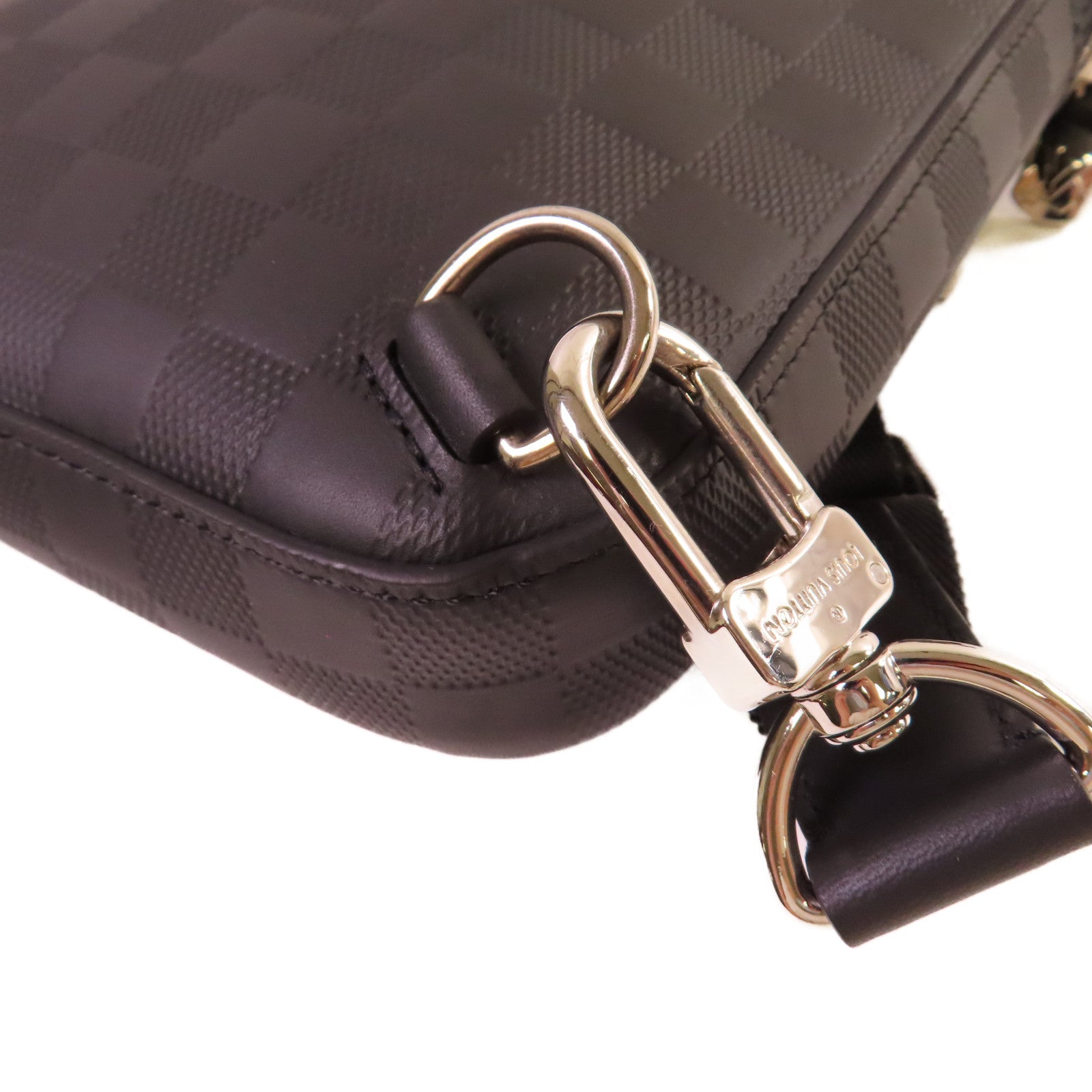 LOUIS VUITTON Damier Infini Avenue Slingbag銀扣肩背袋黑色
