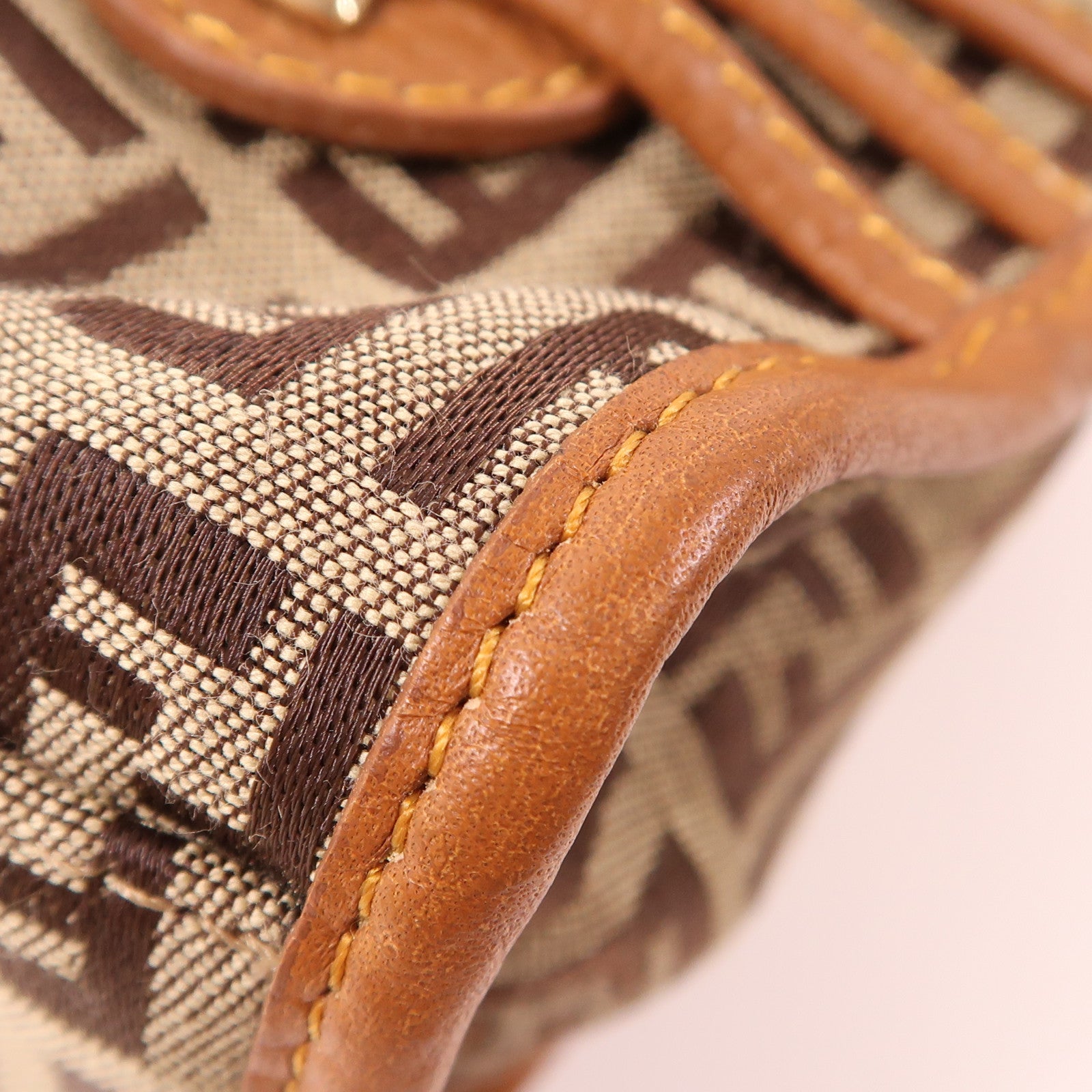 FENDI 帆布Hand Bag金扣手挽袋