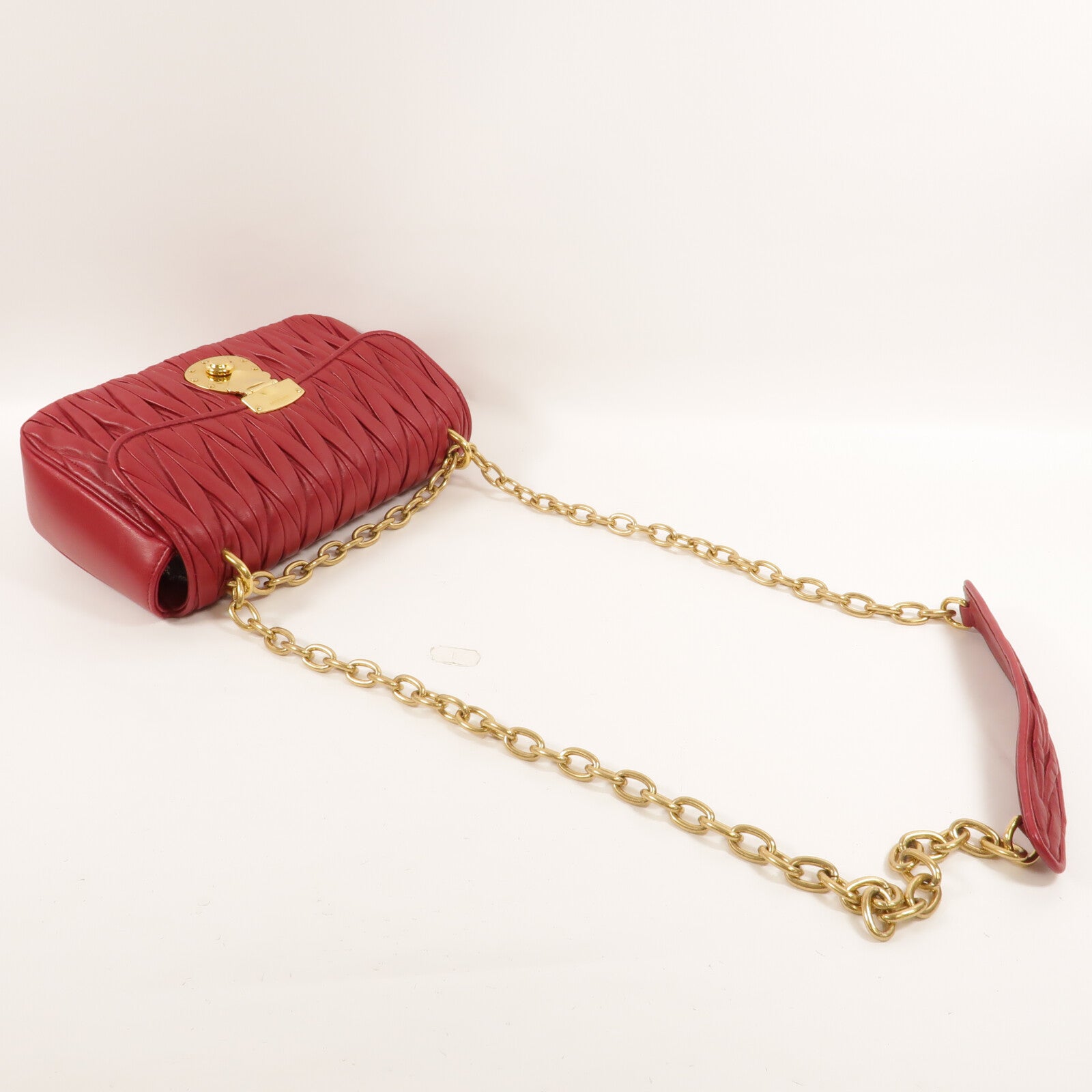 Miu Miu 羊皮皮革Matelasse鏈帶肩背袋