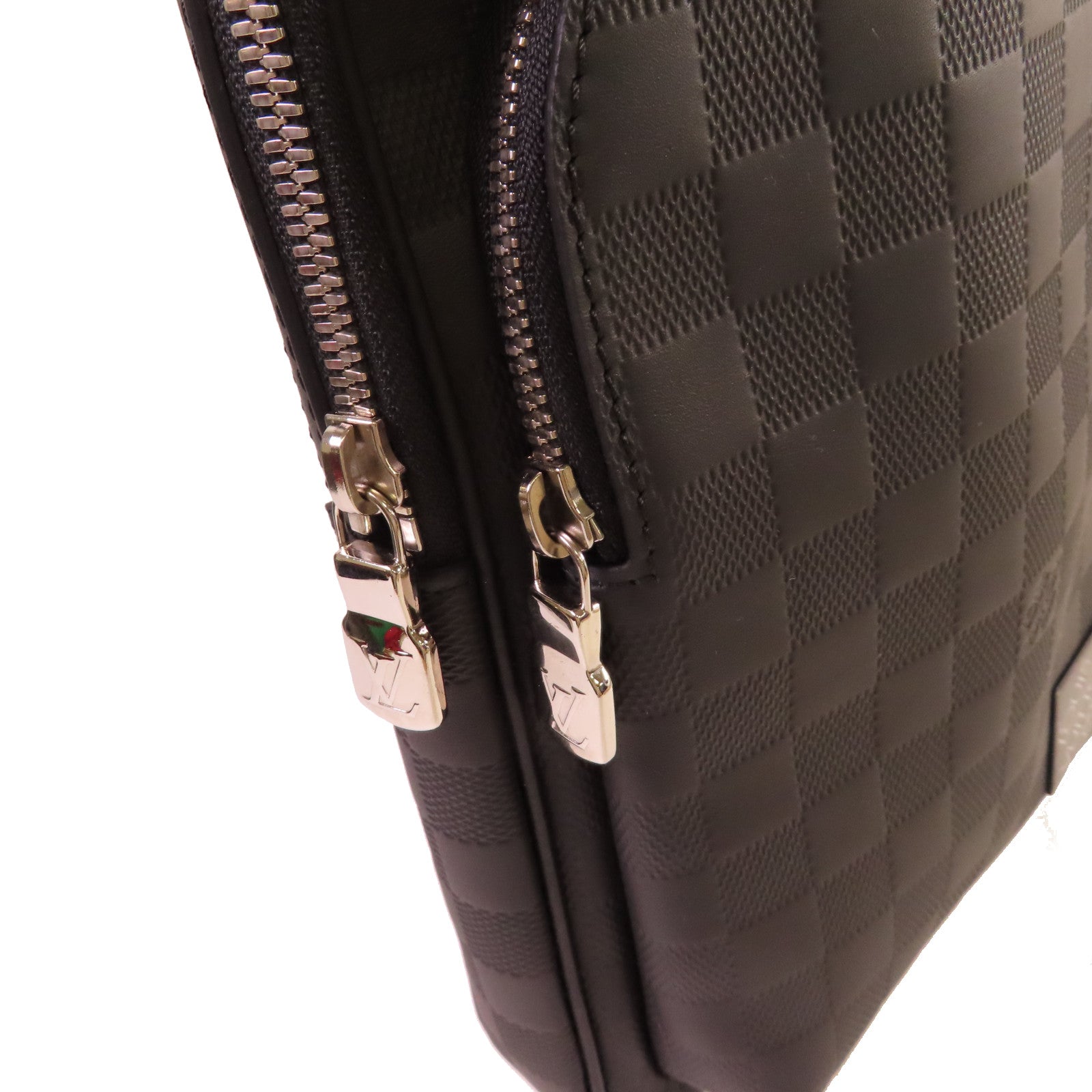 LOUIS VUITTON Damier Infini Avenue Slingbag銀扣肩背袋黑色