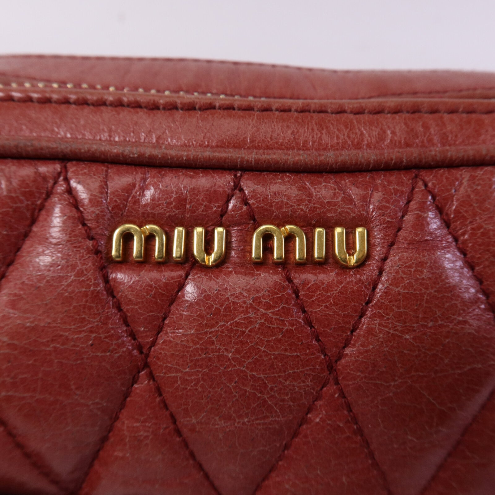 Miu Miu 牛皮皮革Camera Bag金扣肩背袋