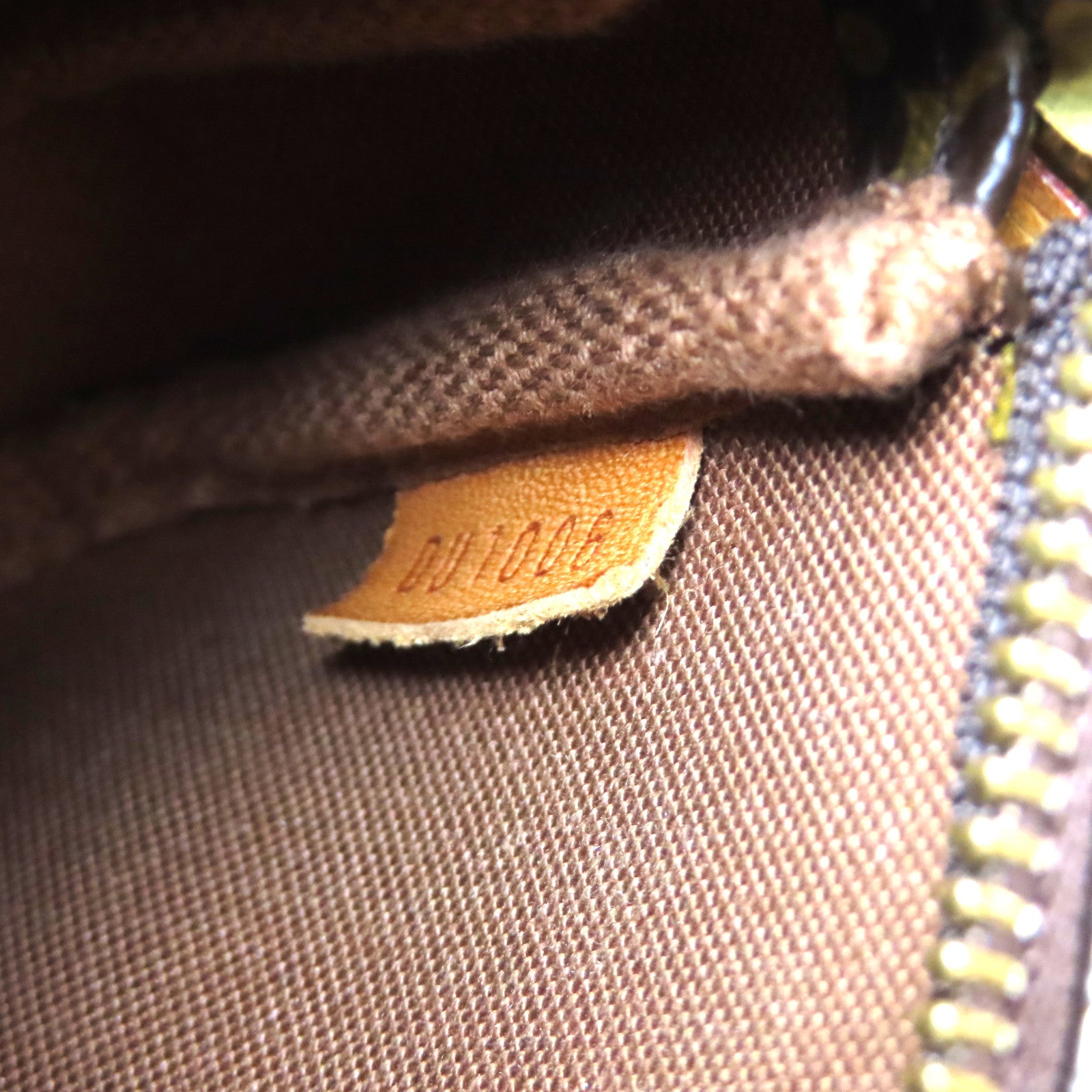LOUIS VUITTON Monogram Hand Pouch金扣鏈帶手挽袋啡色