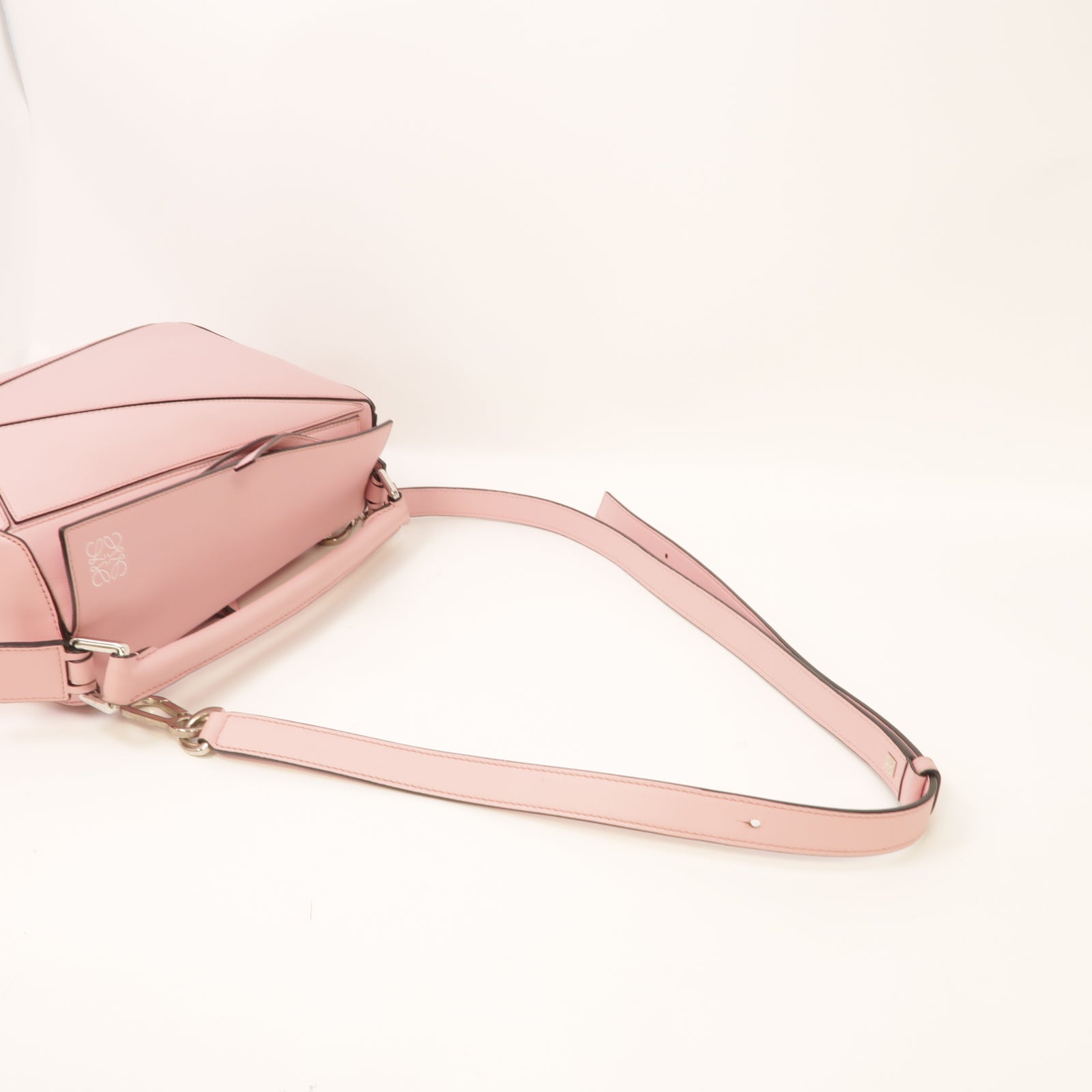 LOEWE 牛皮皮革Puzzle銀扣手挽肩背兩用袋粉紅色
