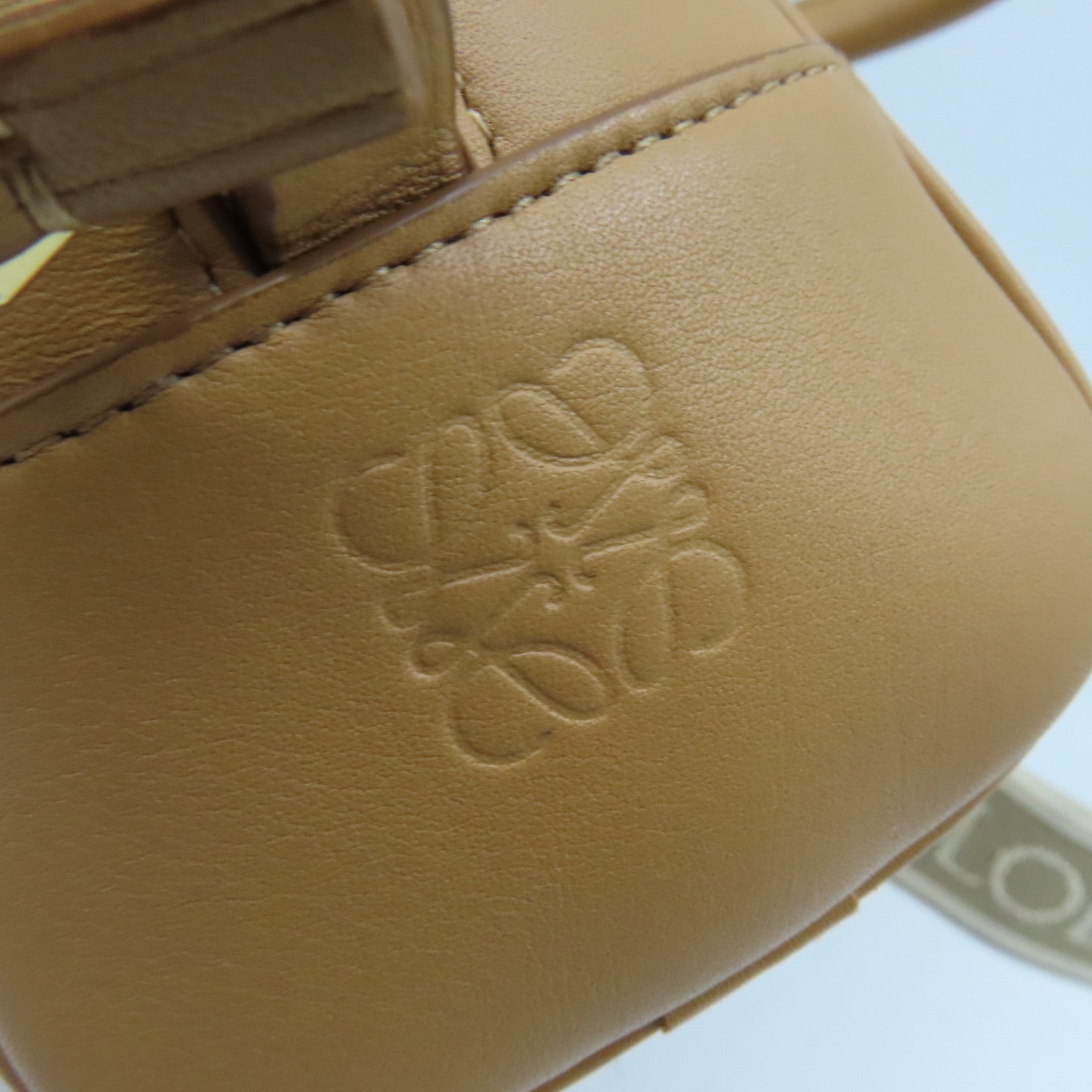 LOEWE 【激減優惠】牛皮皮革Amazona金扣手挽肩背兩用袋杏色