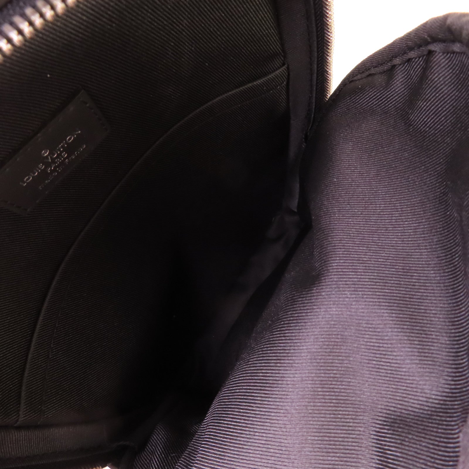 LOUIS VUITTON Damier Infini Avenue Slingbag銀扣肩背袋黑色